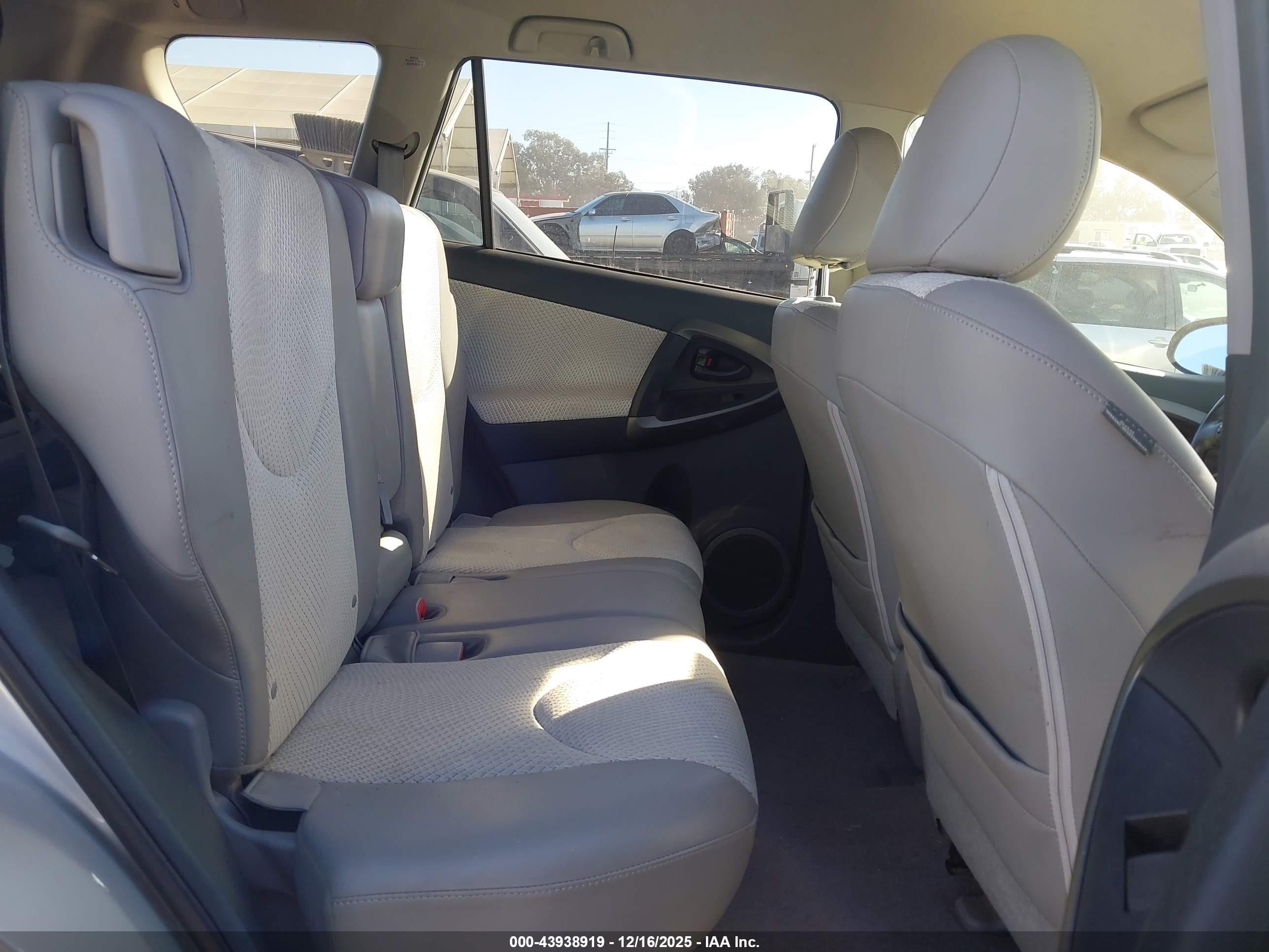 2013 Toyota Rav4 Ev   Silver vin: 2T3YL4DV5DW001847