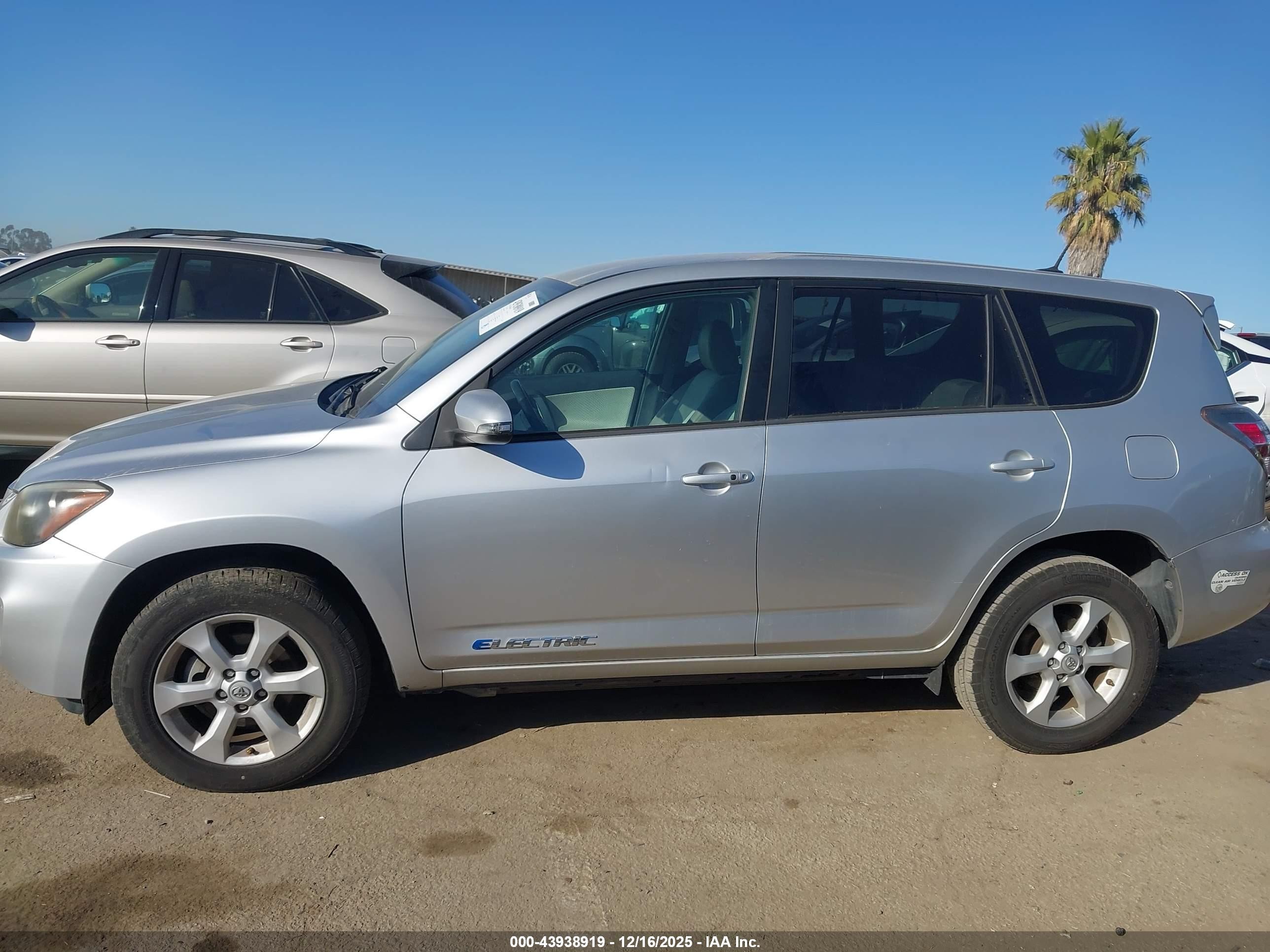 2013 Toyota Rav4 Ev   Silver vin: 2T3YL4DV5DW001847