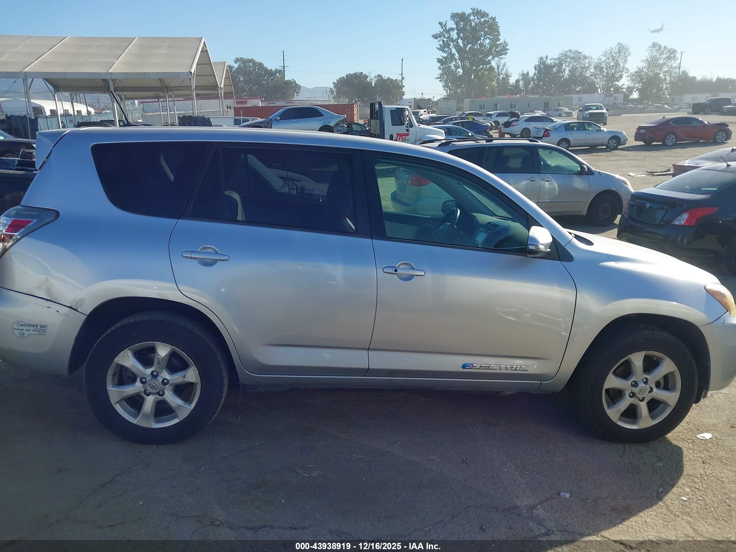 2013 Toyota Rav4 Ev   Silver vin: 2T3YL4DV5DW001847
