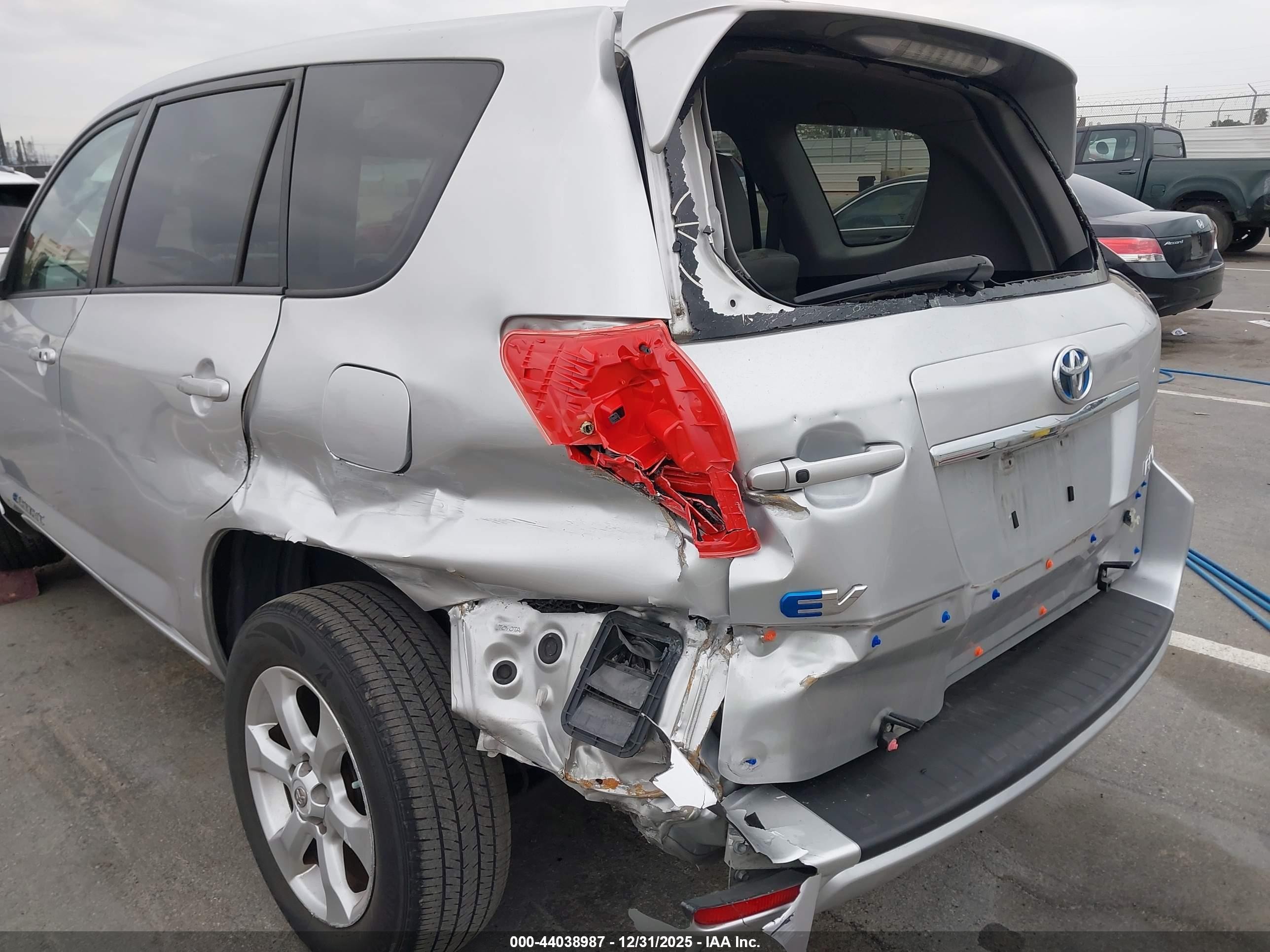 2013 Toyota Rav4 Ev   Silver vin: 2T3YL4DV7DW001655