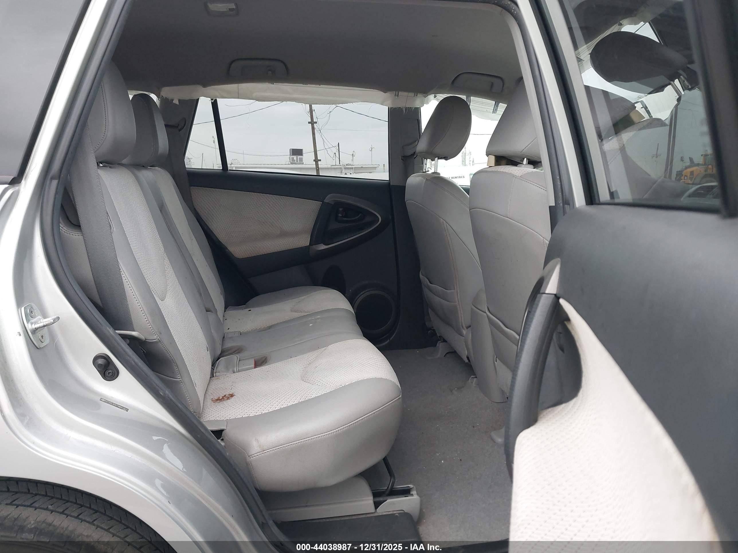 2013 Toyota Rav4 Ev   Silver vin: 2T3YL4DV7DW001655