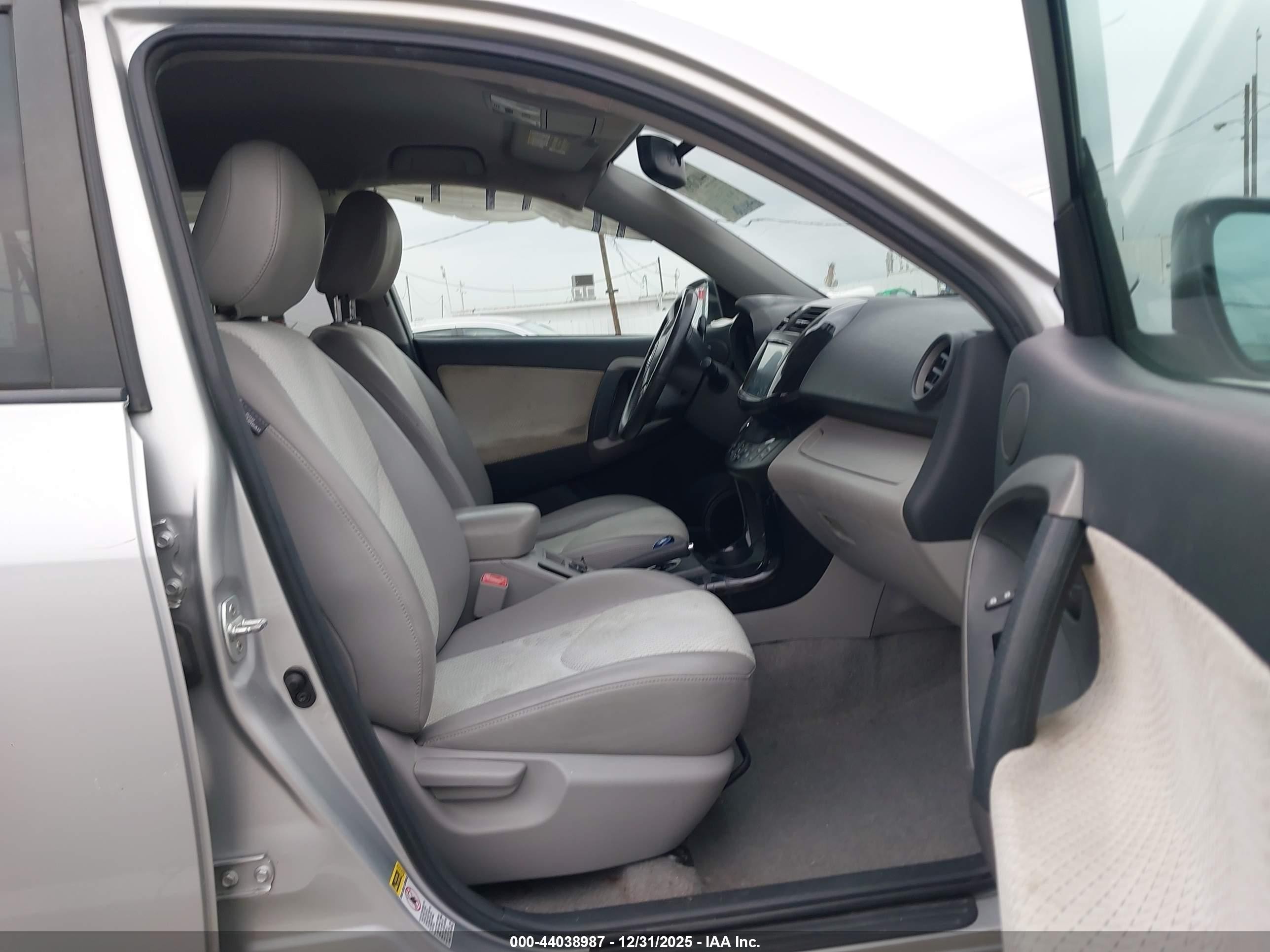2013 Toyota Rav4 Ev   Silver vin: 2T3YL4DV7DW001655