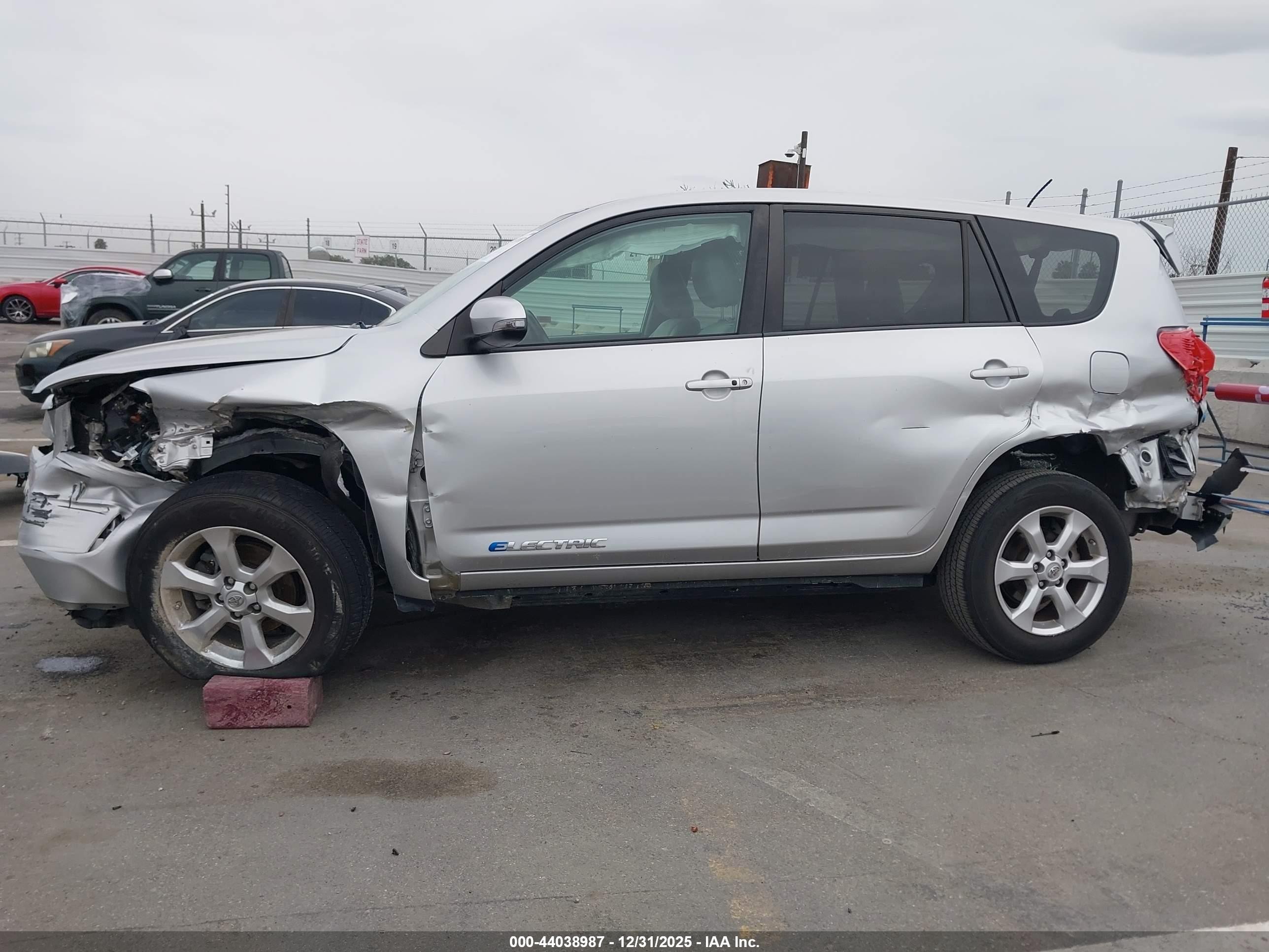 2013 Toyota Rav4 Ev   Silver vin: 2T3YL4DV7DW001655
