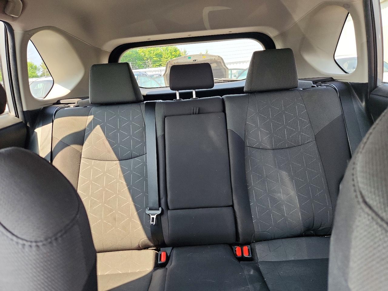 2019 Toyota Rav4 Le Silver vin: 2T3Z1RFV9KC002146