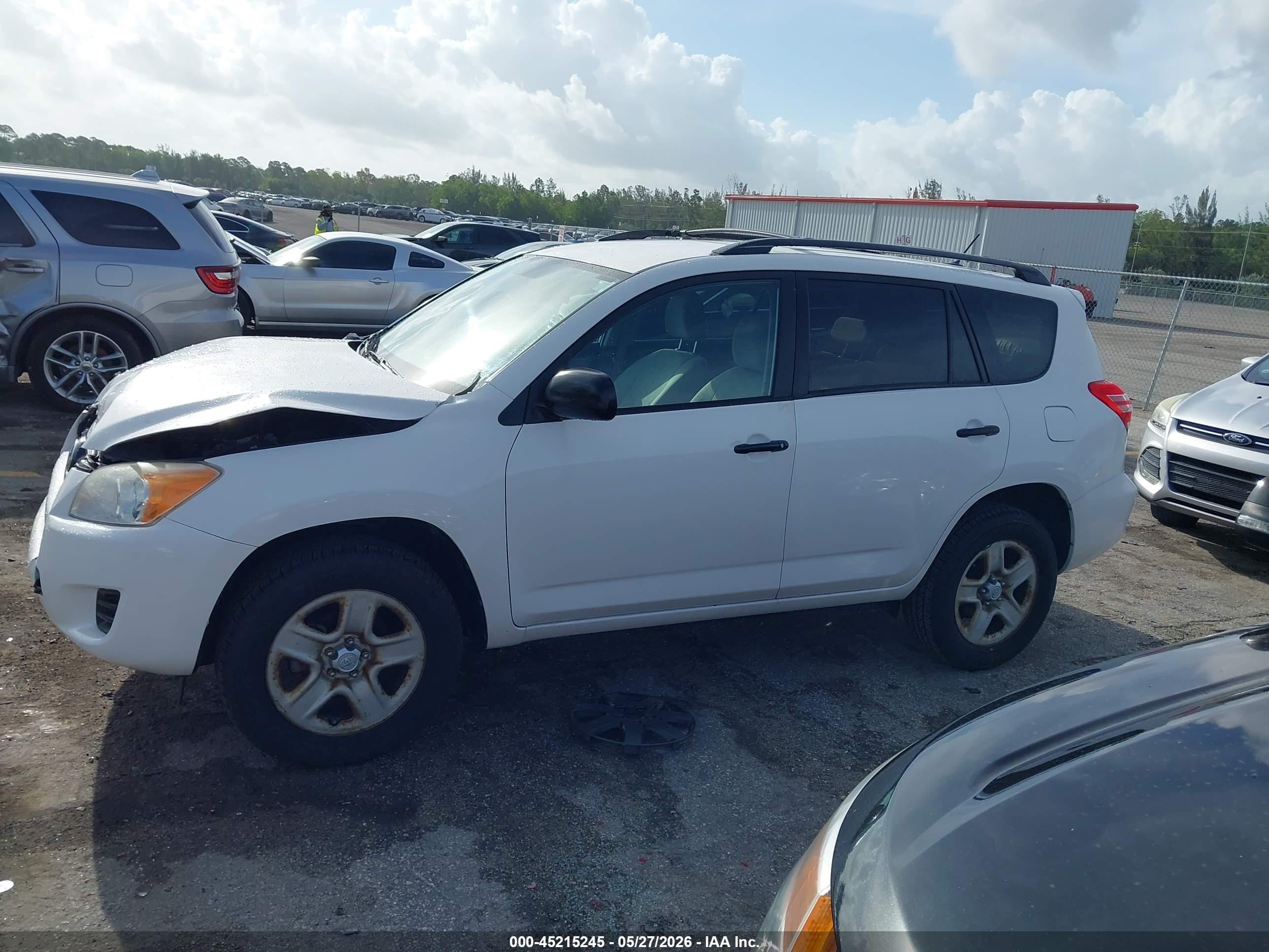 2009 Toyota Rav4   White vin: 2T3ZF33V29W009385