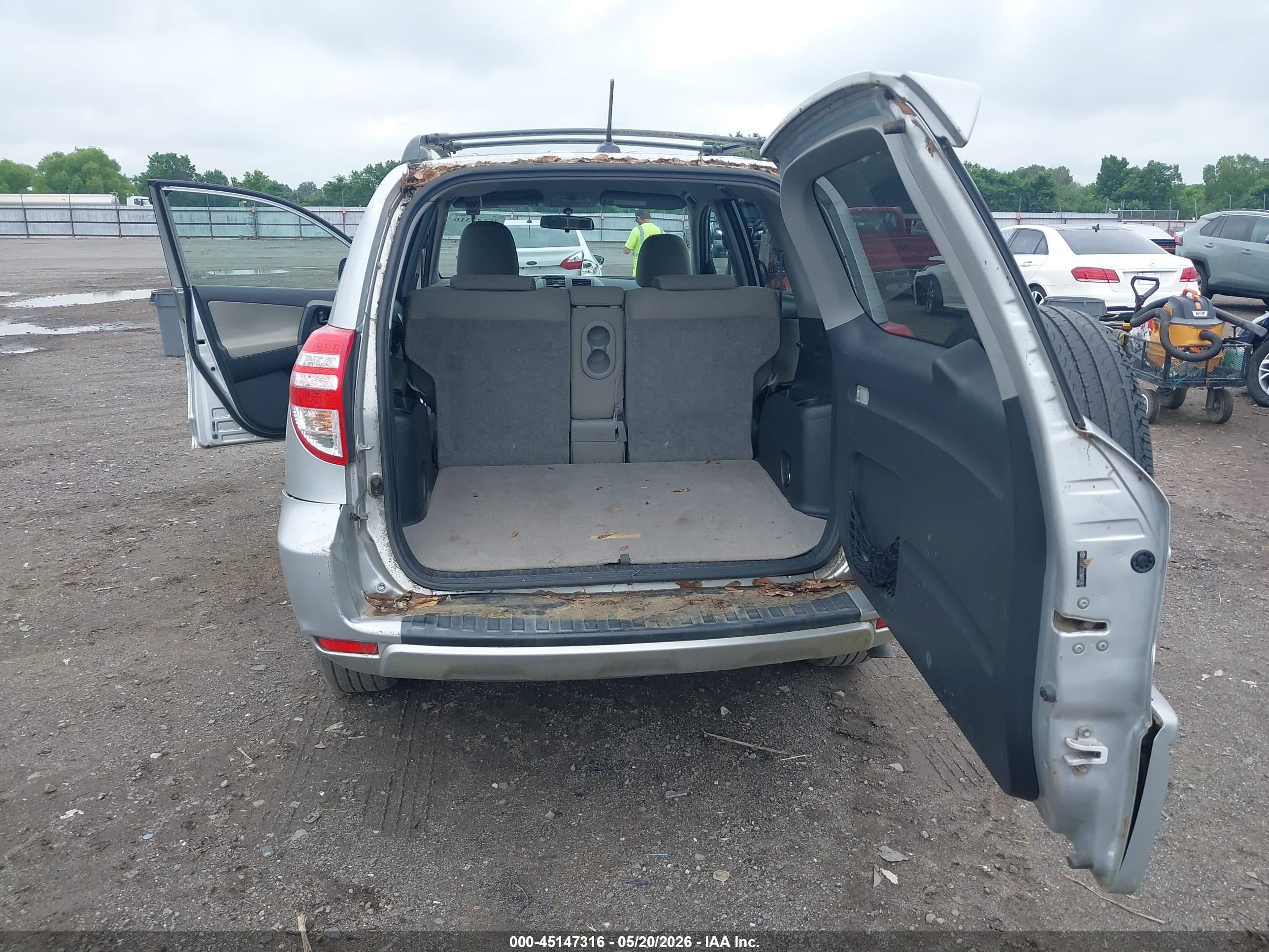 2009 Toyota Rav4   Серебряный vin: 2T3ZF33V39W005961