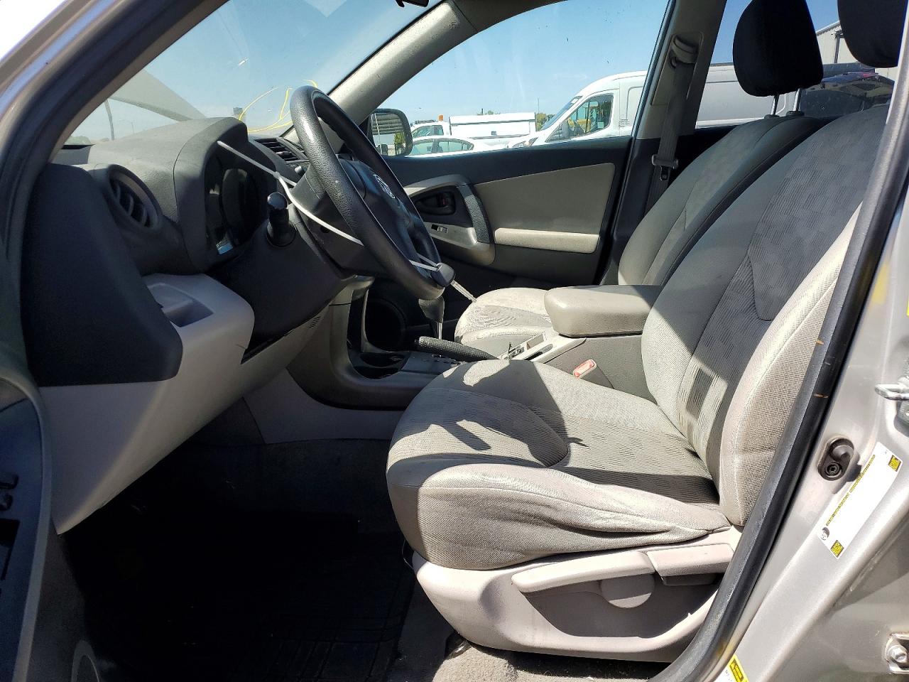 2011 Toyota Rav4 Base Silver vin: 2T3ZF4DV0BW070387