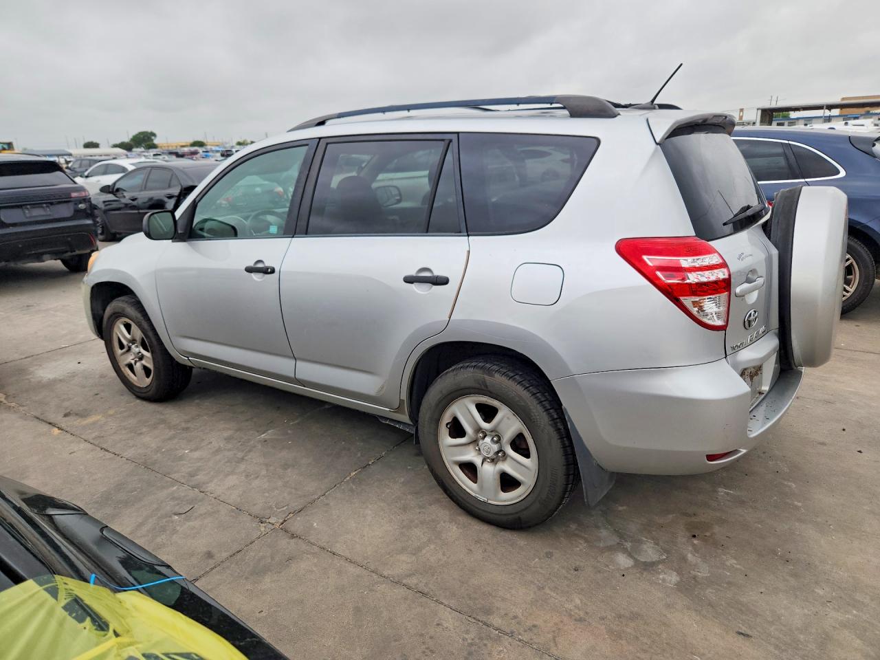 2011 Toyota Rav4 Base Silver vin: 2T3ZF4DV0BW075718