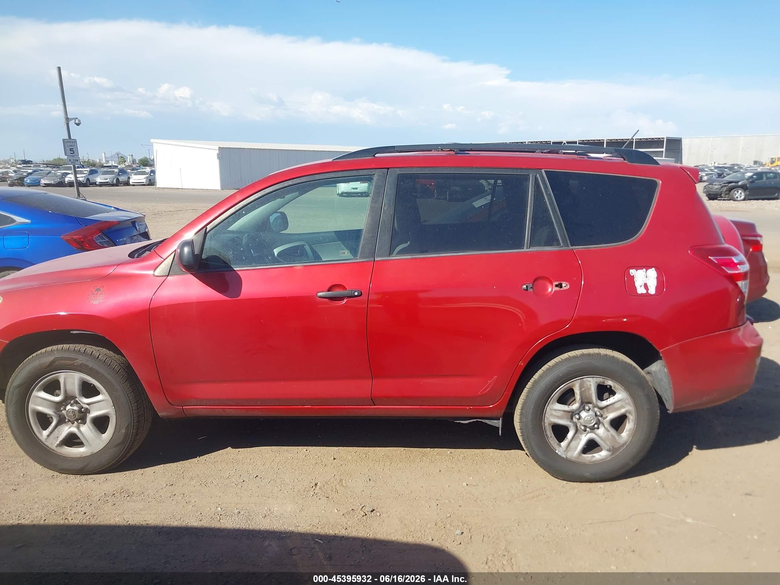 2011 Toyota Rav4   Red vin: 2T3ZF4DV0BW083382