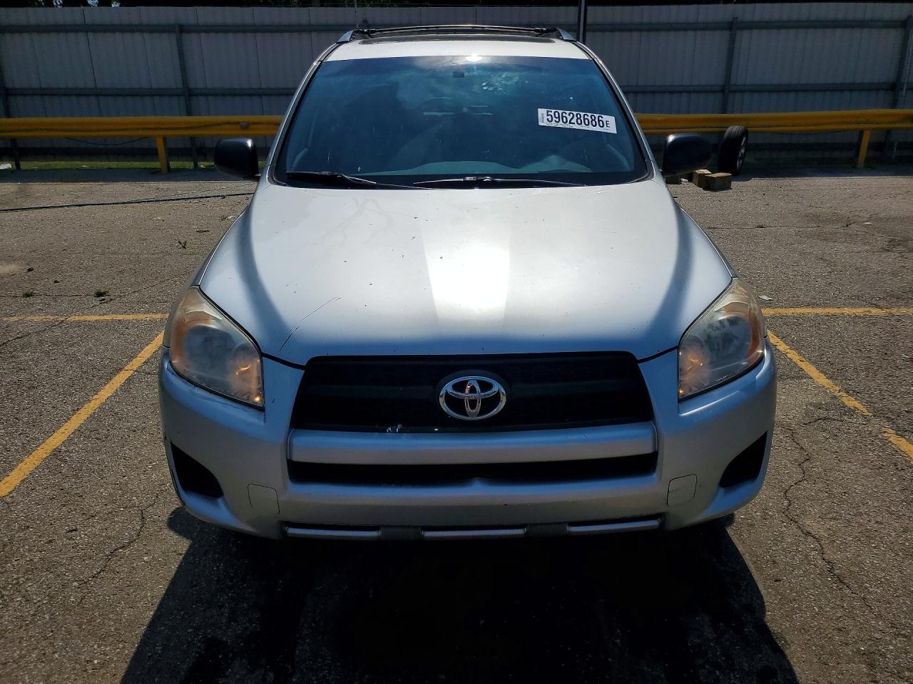 2011 Toyota Rav4 Base Silver vin: 2T3ZF4DV0BW086511