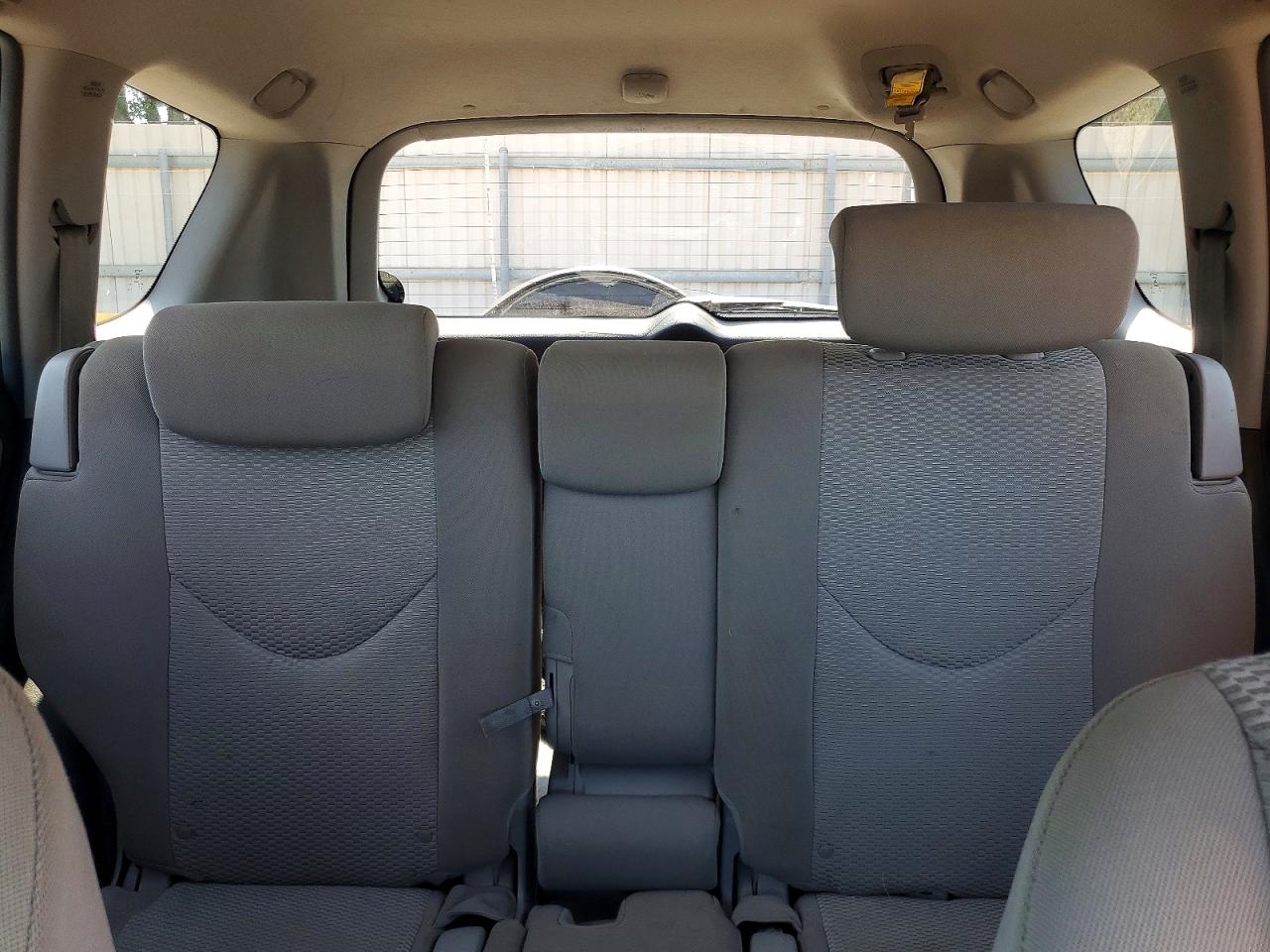 2011 Toyota Rav4 Base Silver vin: 2T3ZF4DV0BW086511