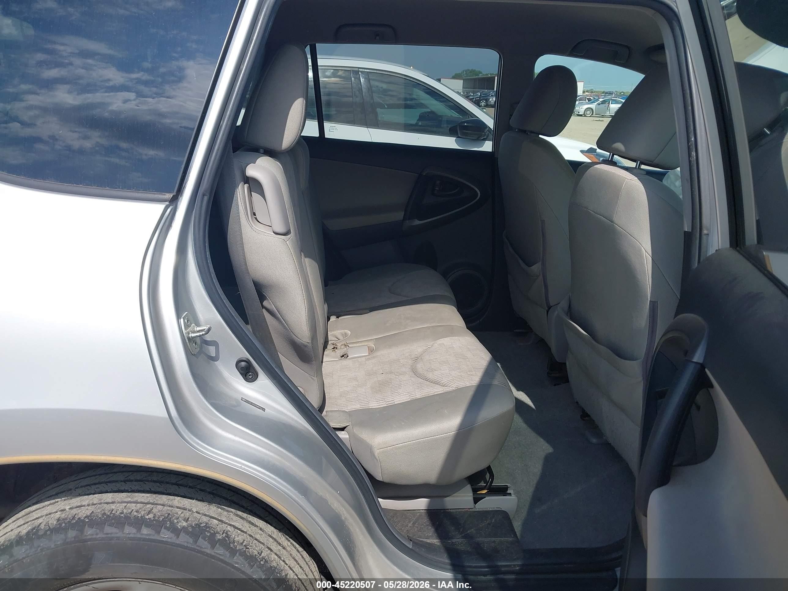 2011 Toyota Rav4   Silver vin: 2T3ZF4DV0BW094415