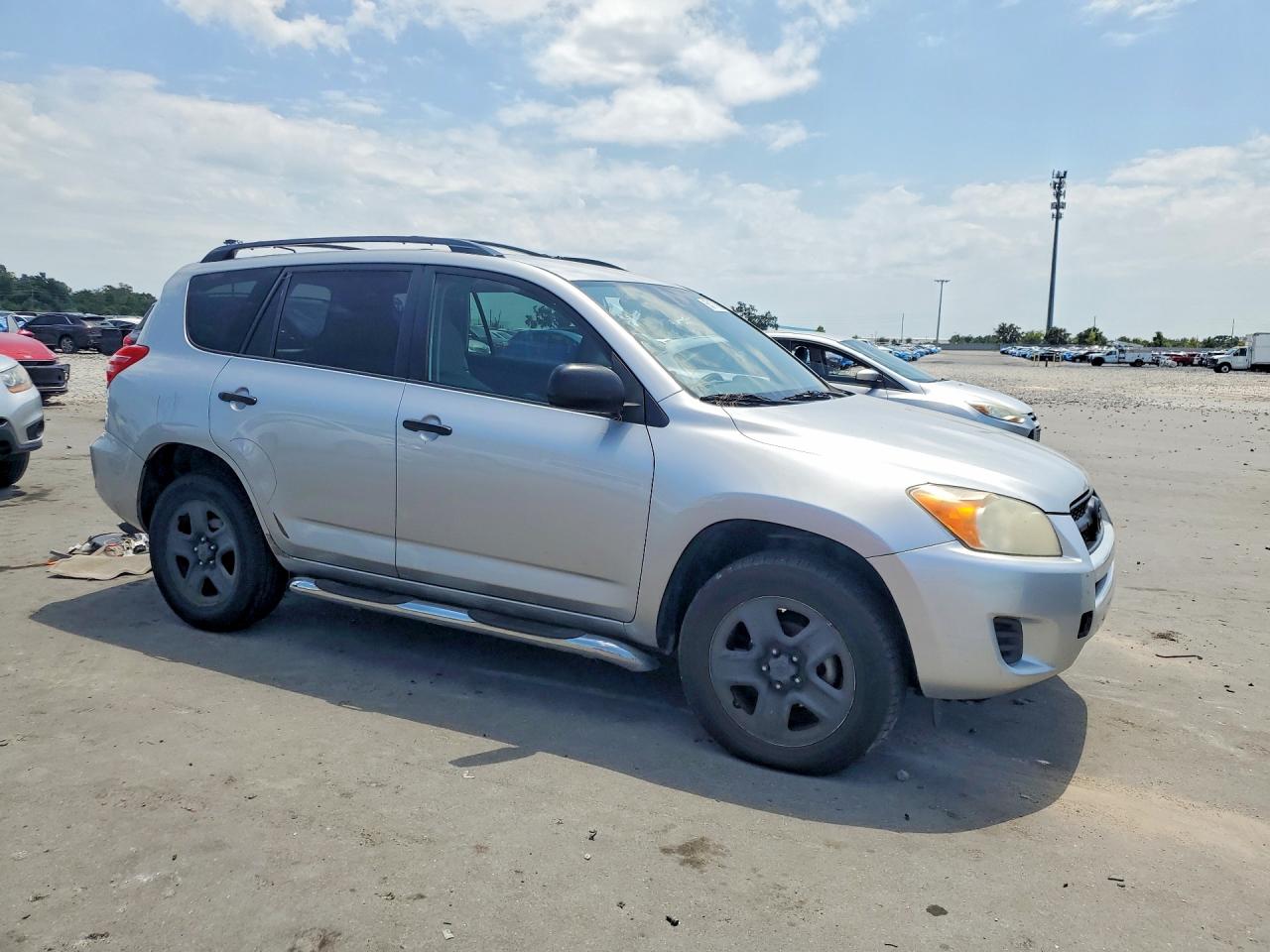 2011 Toyota Rav4 Base Silver vin: 2T3ZF4DV0BW095810