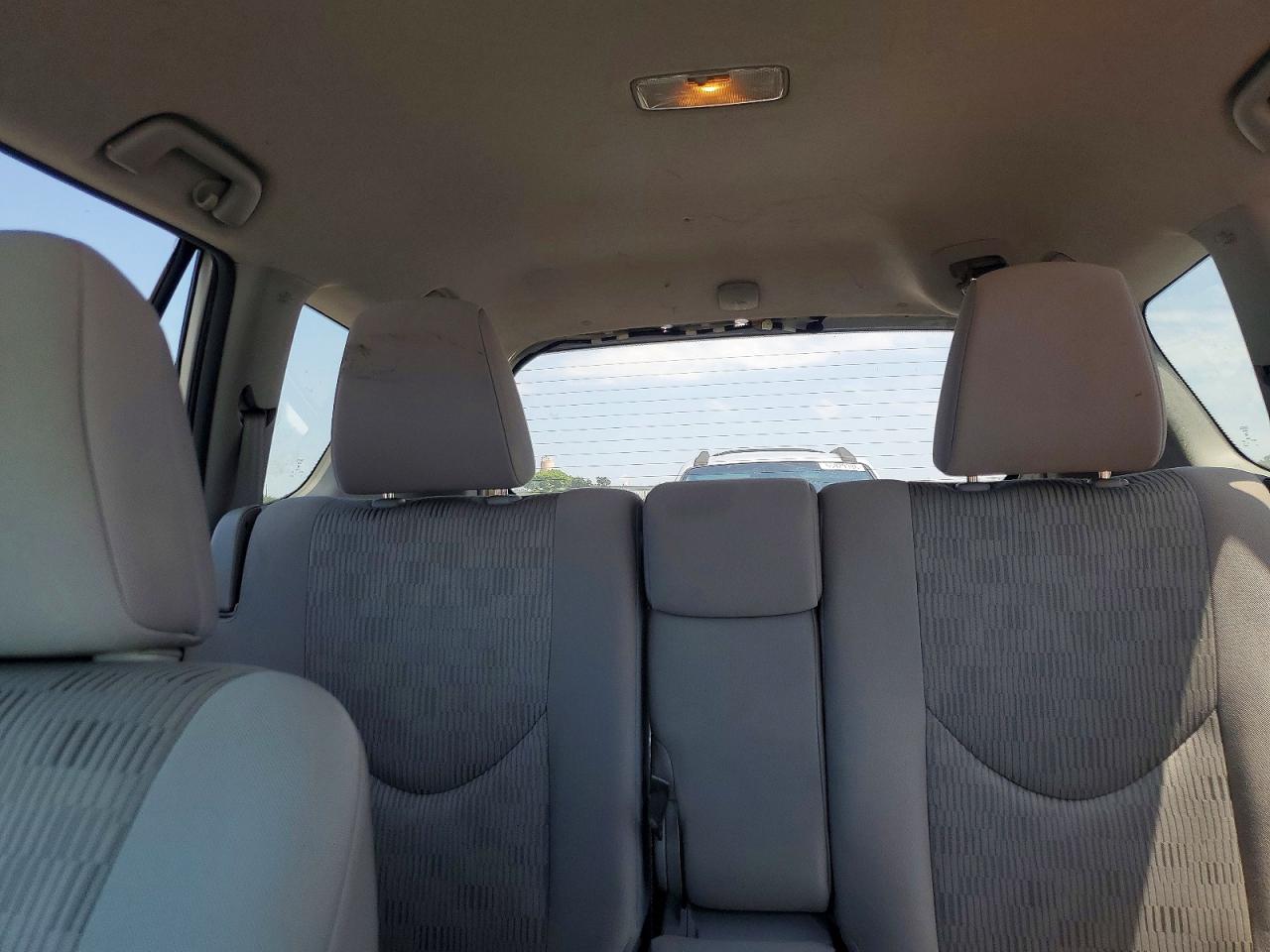 2011 Toyota Rav4 Base Silver vin: 2T3ZF4DV0BW095810