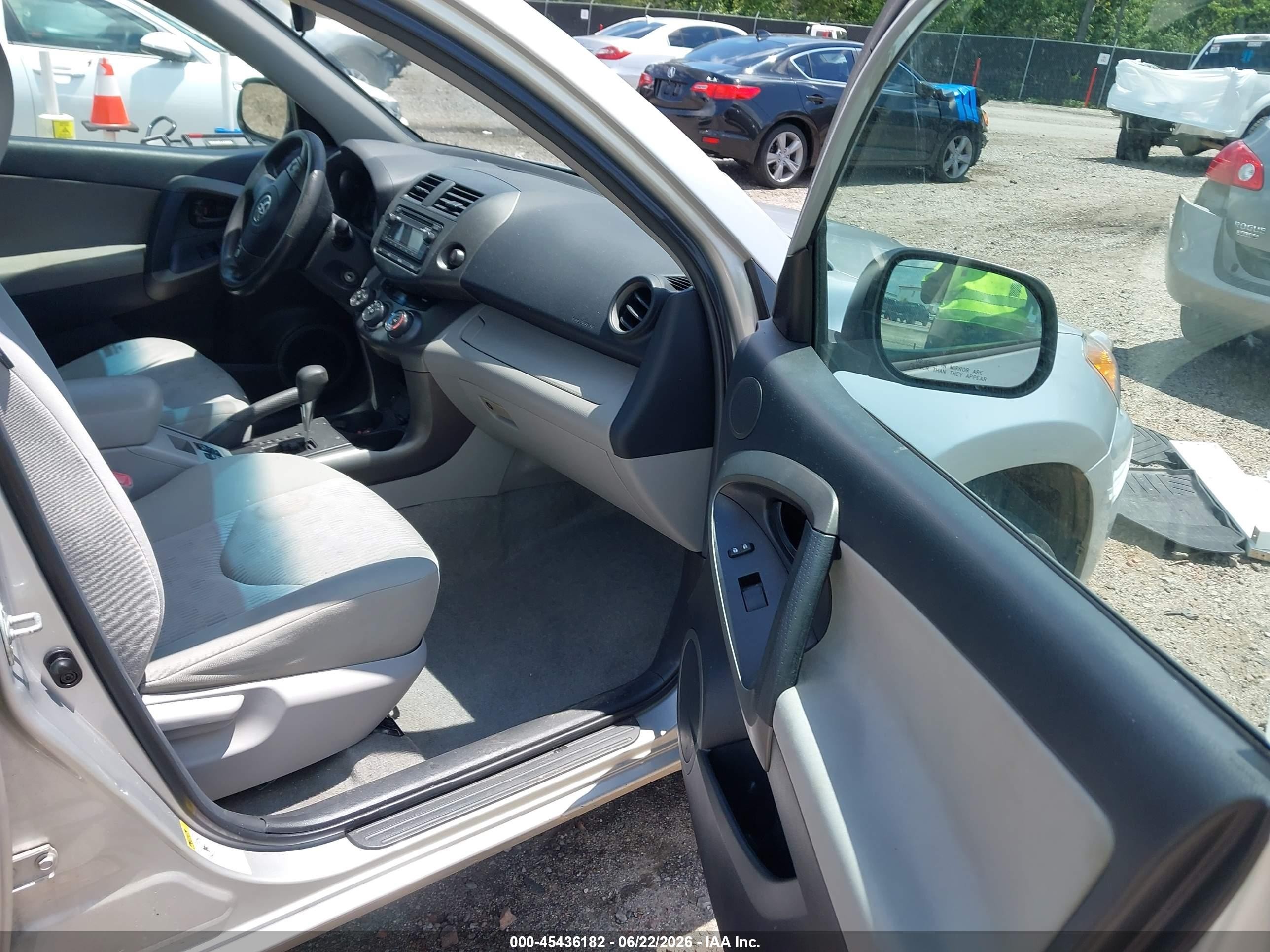 2012 Toyota Rav4   Серебряный vin: 2T3ZF4DV0CW115765