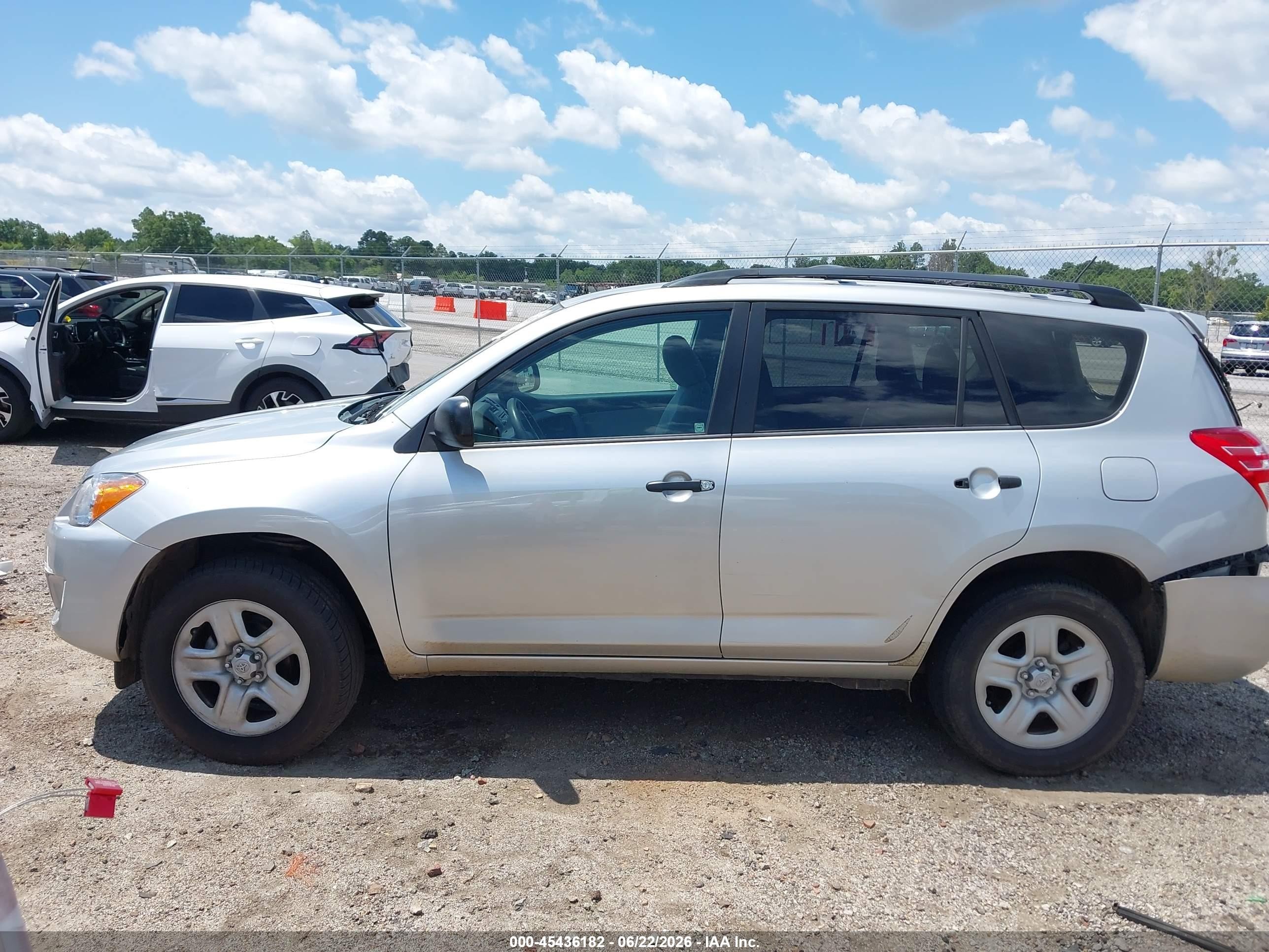 2012 Toyota Rav4   Серебряный vin: 2T3ZF4DV0CW115765