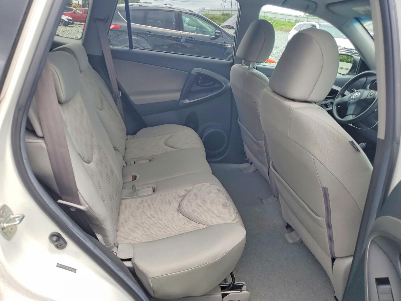 2010 Toyota Rav4 Base White vin: 2T3ZF4DV1AW046324