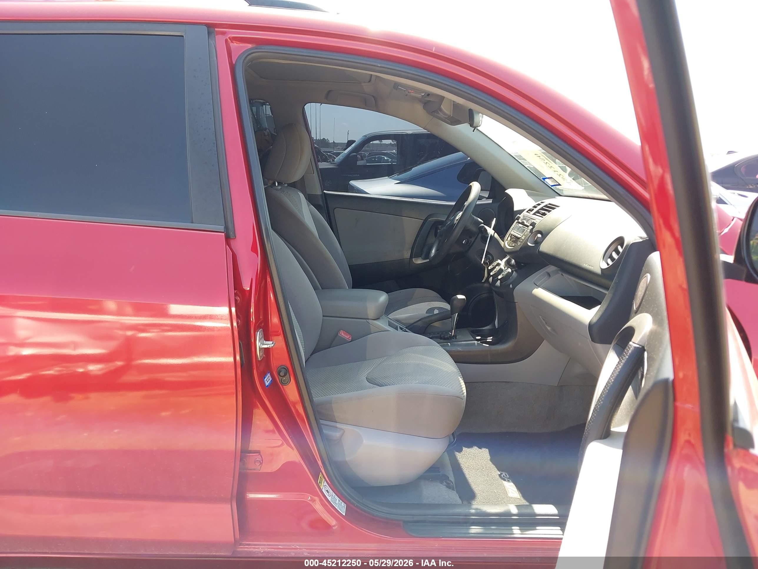2011 Toyota Rav4   Red vin: 2T3ZF4DV1BW060306