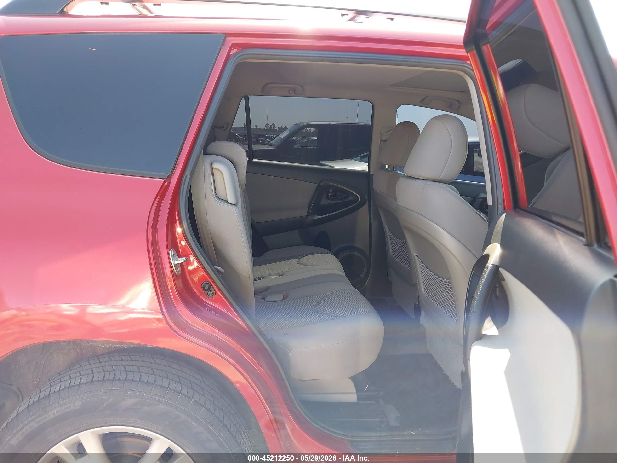 2011 Toyota Rav4   Red vin: 2T3ZF4DV1BW060306