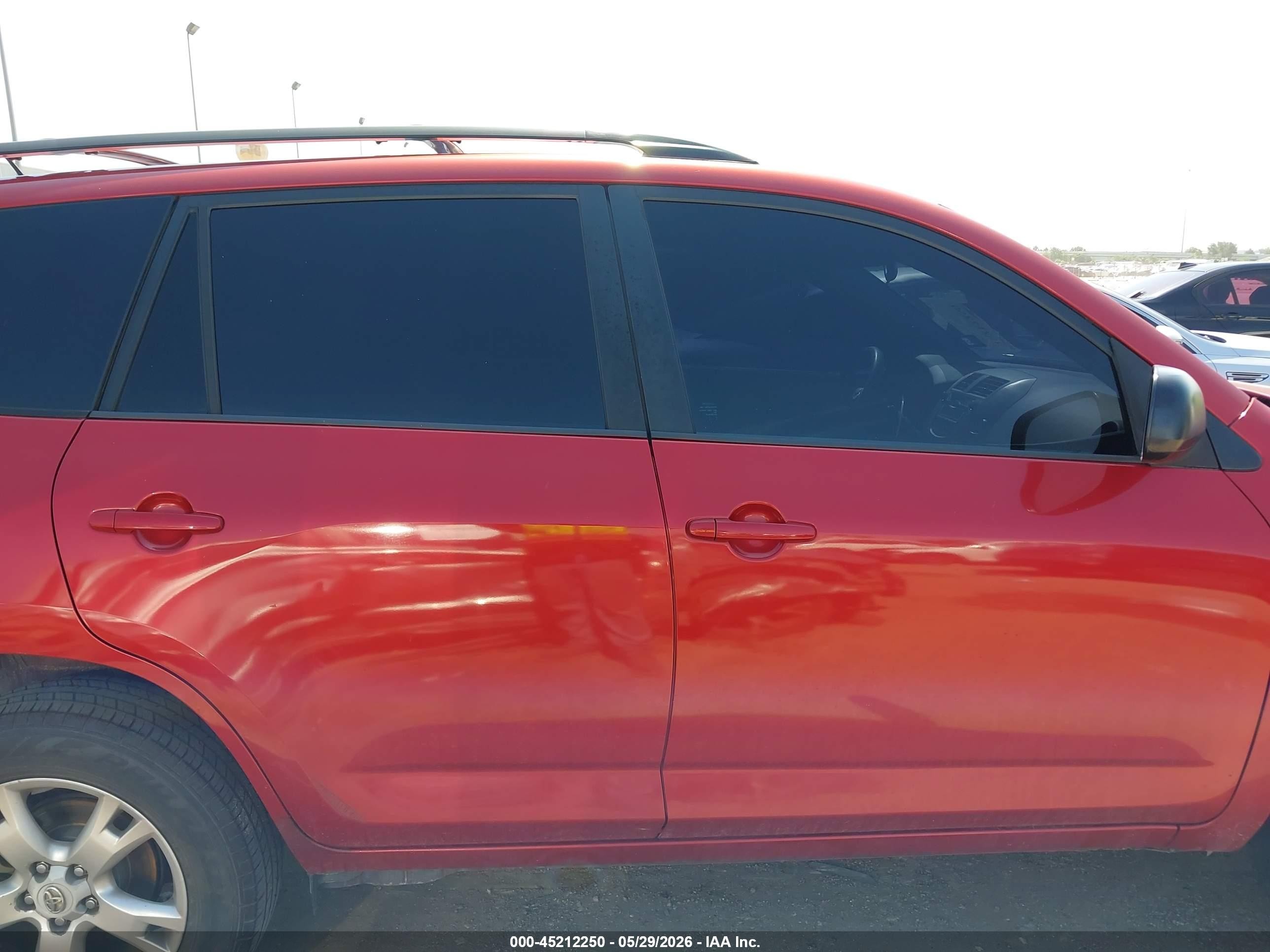 2011 Toyota Rav4   Red vin: 2T3ZF4DV1BW060306