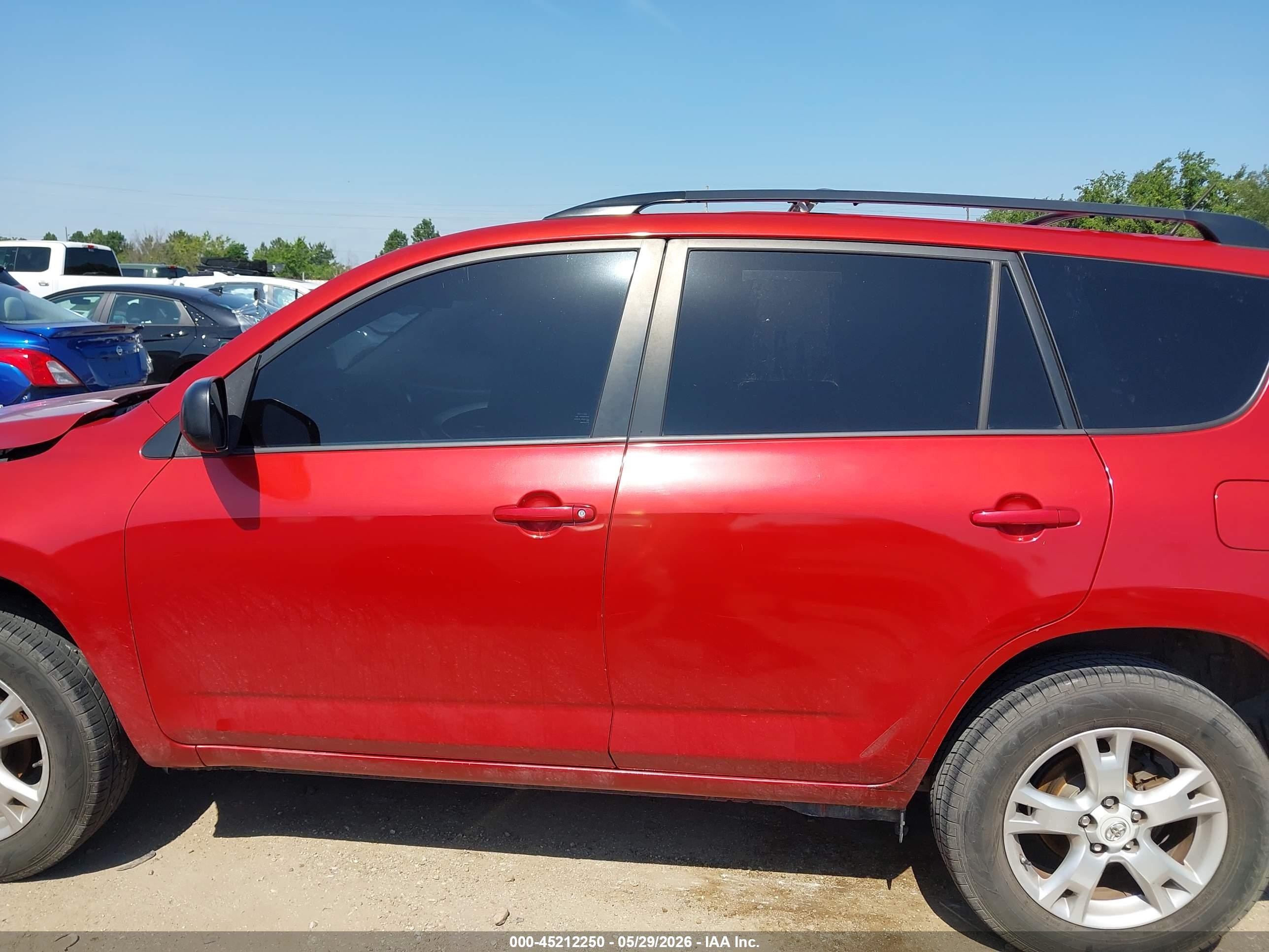 2011 Toyota Rav4   Red vin: 2T3ZF4DV1BW060306