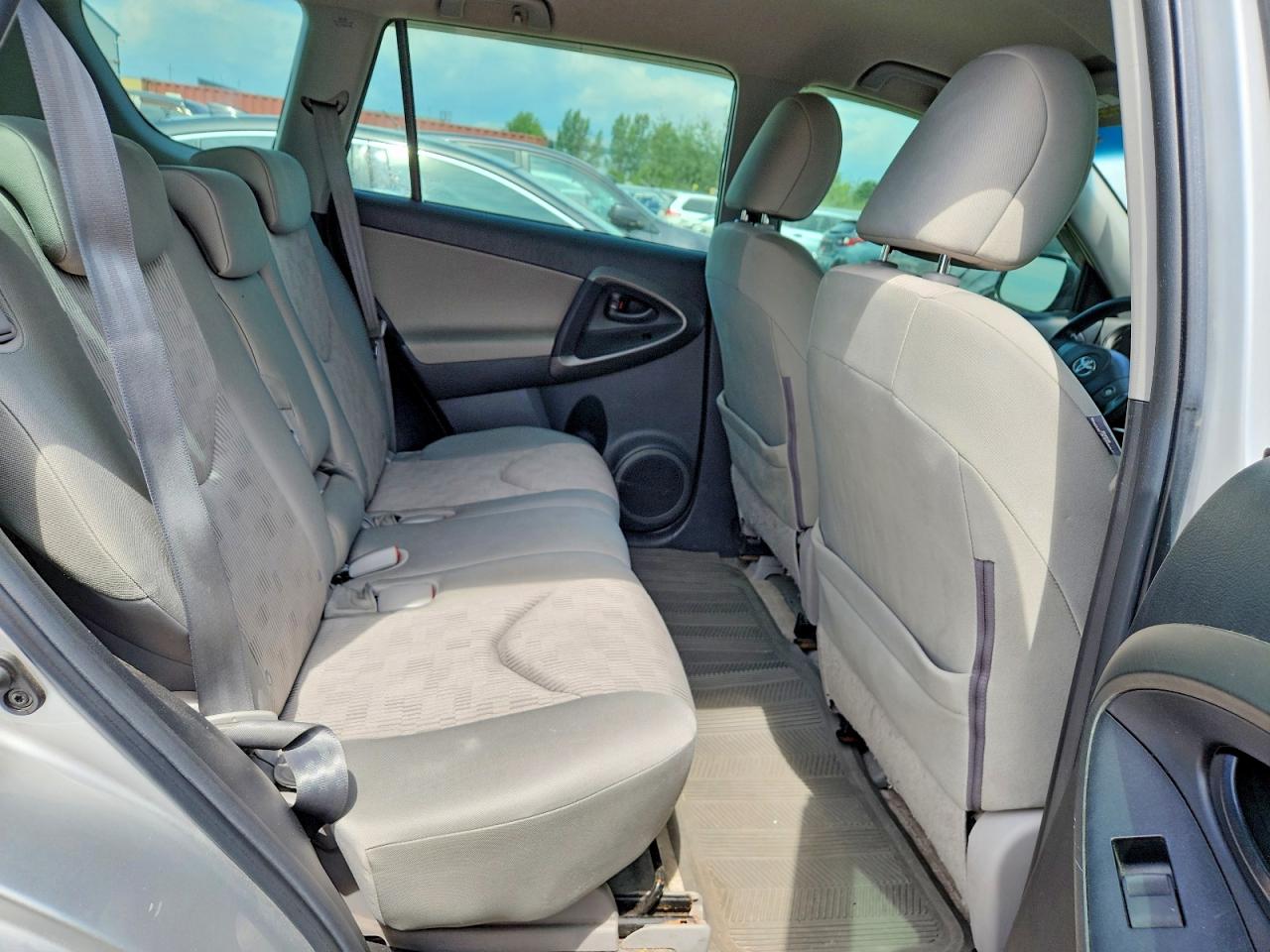 2011 Toyota Rav4 Base Silver vin: 2T3ZF4DV1BW060404