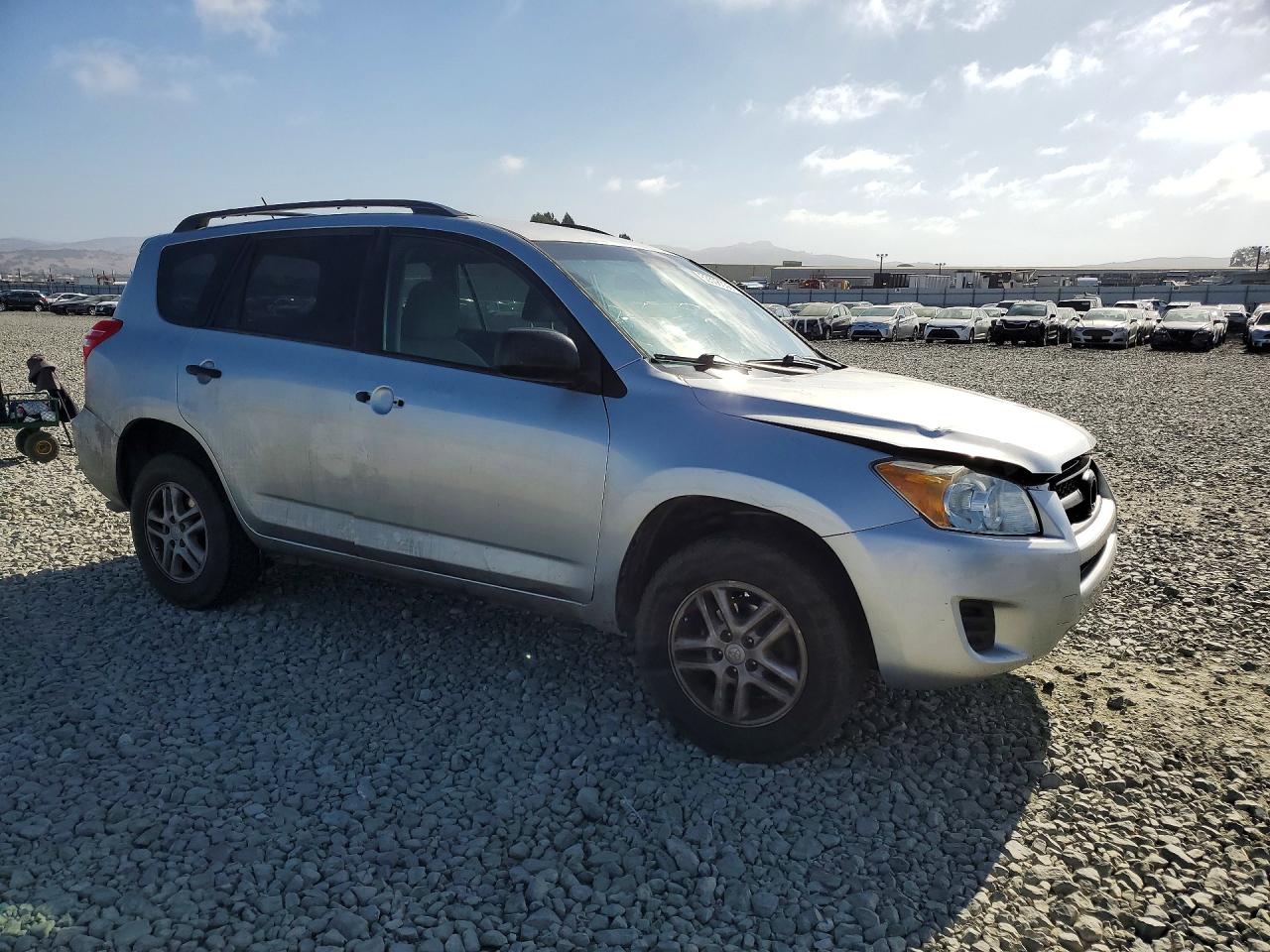 2011 Toyota Rav4 Base White vin: 2T3ZF4DV1BW073928