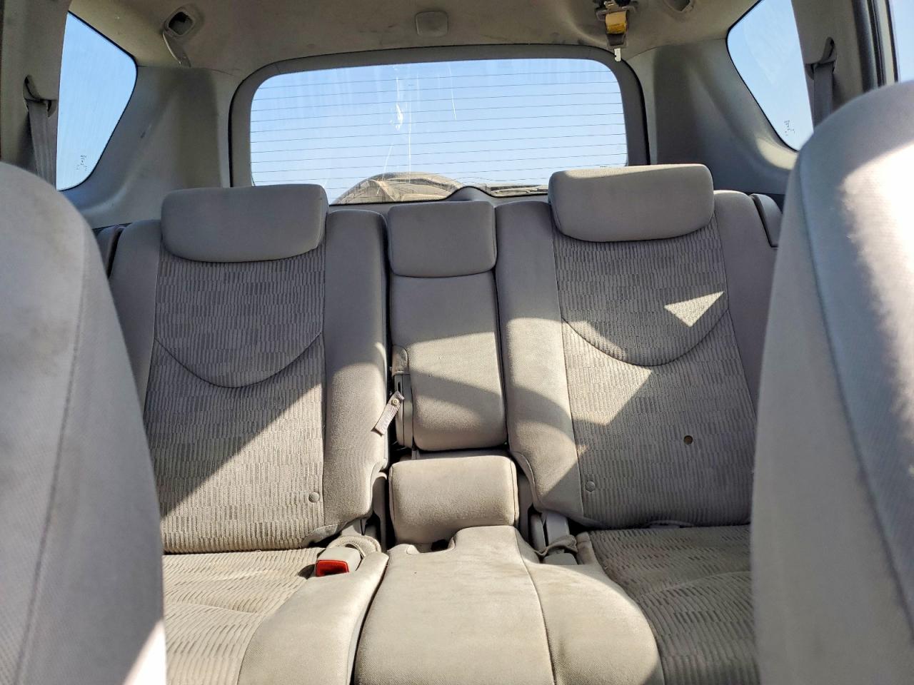 2011 Toyota Rav4 Base White vin: 2T3ZF4DV1BW073928