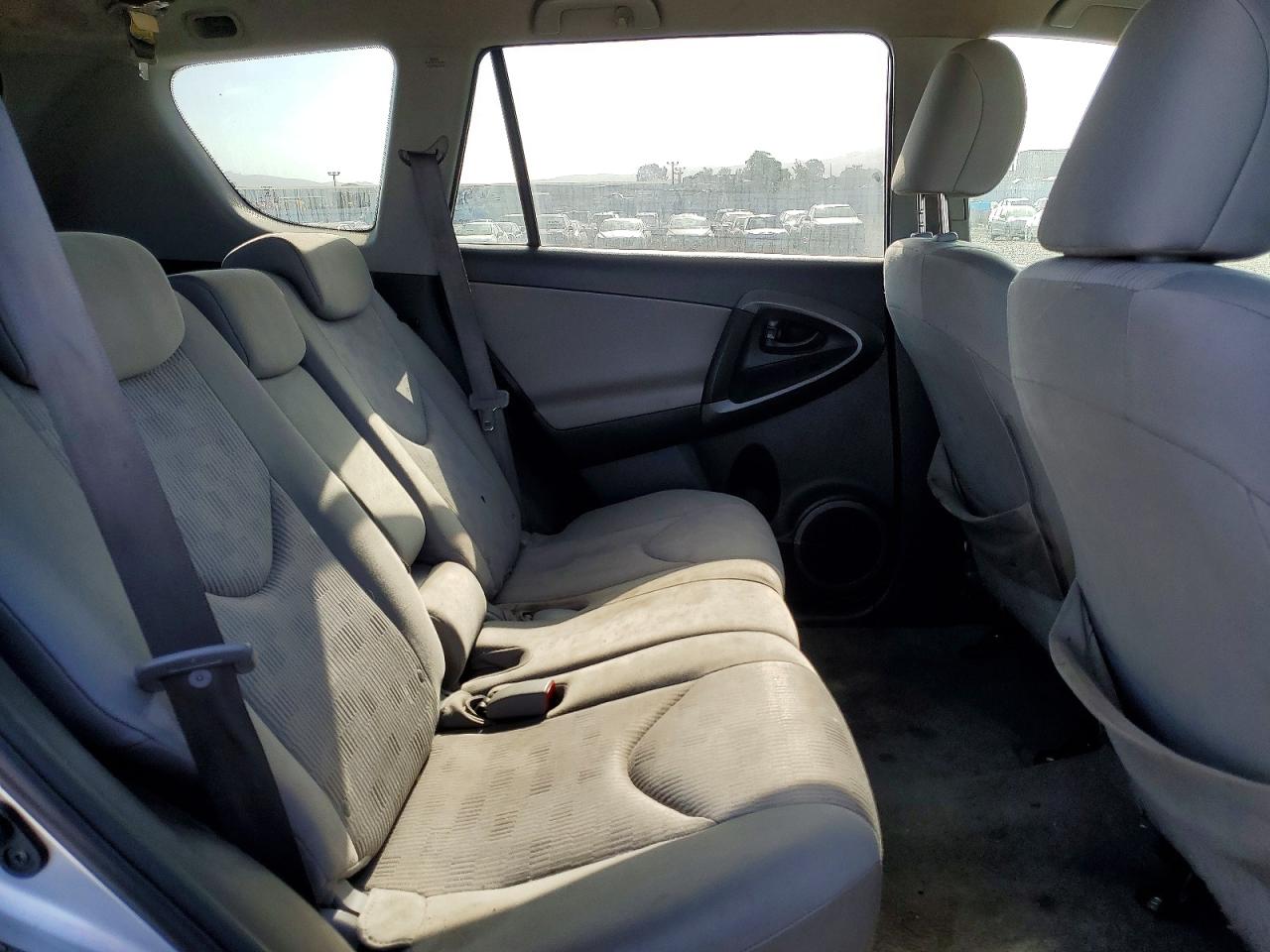 2011 Toyota Rav4 Base White vin: 2T3ZF4DV1BW073928