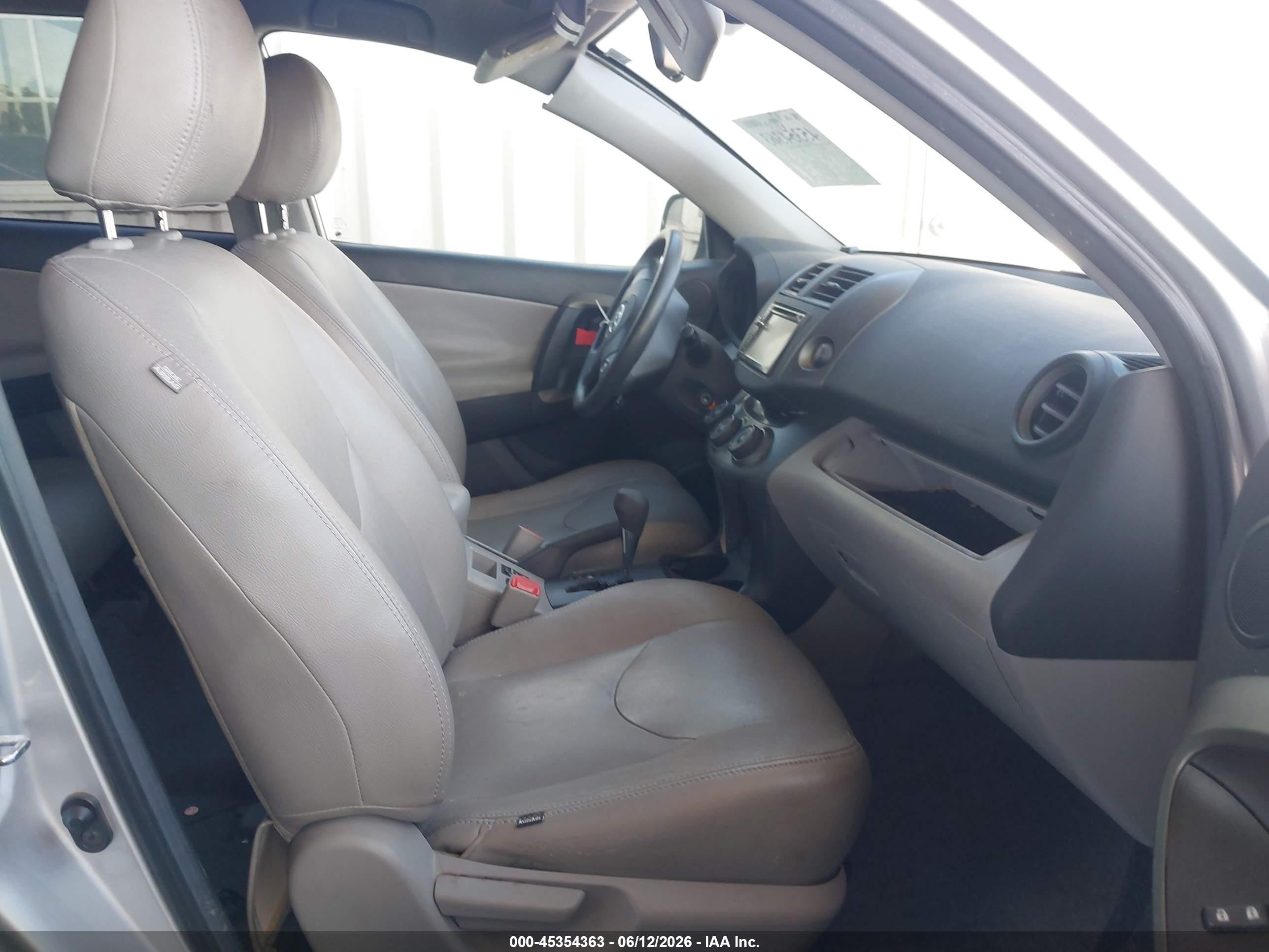 2011 Toyota Rav4   Silver vin: 2T3ZF4DV1BW078384