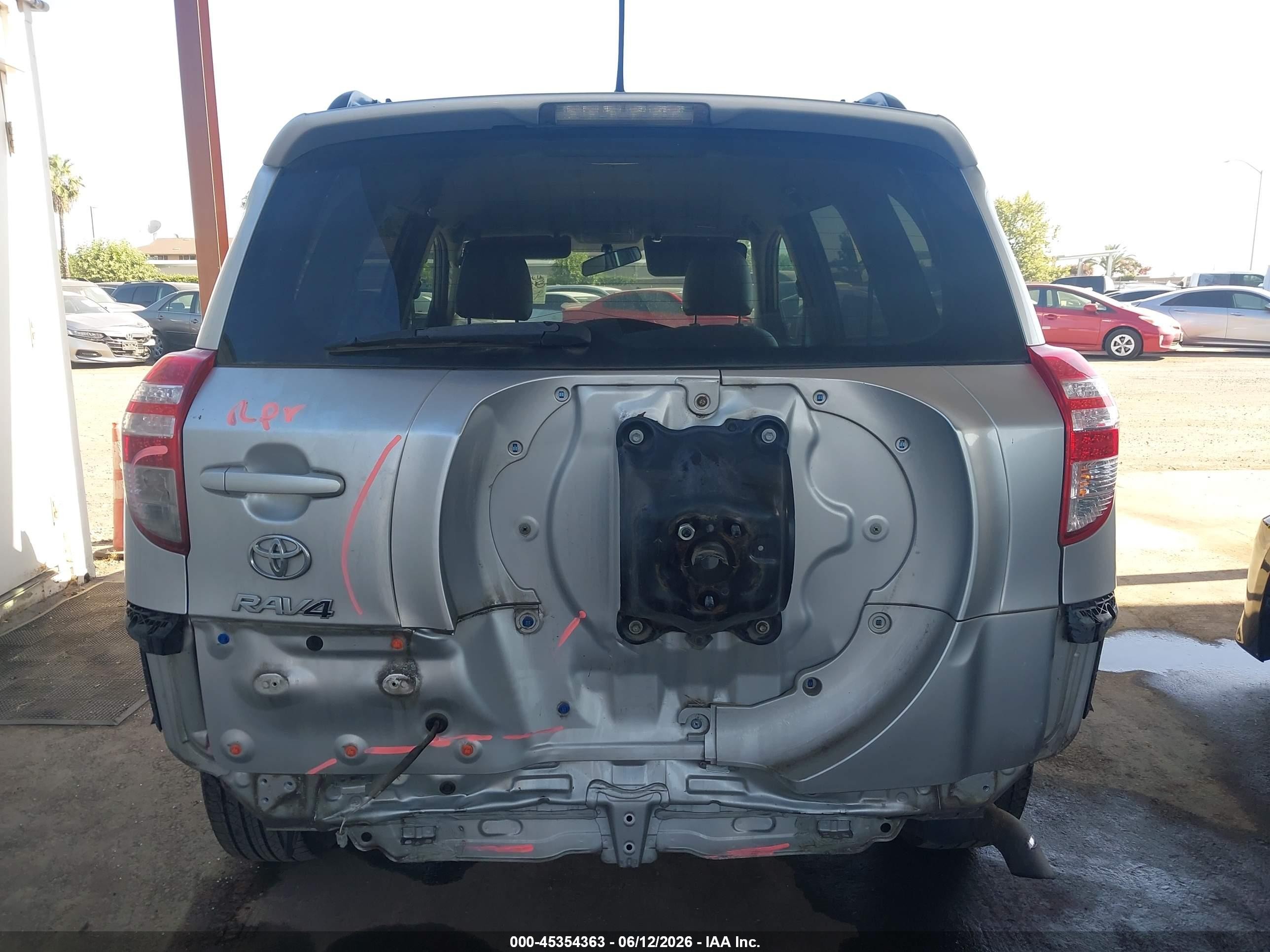 2011 Toyota Rav4   Silver vin: 2T3ZF4DV1BW078384