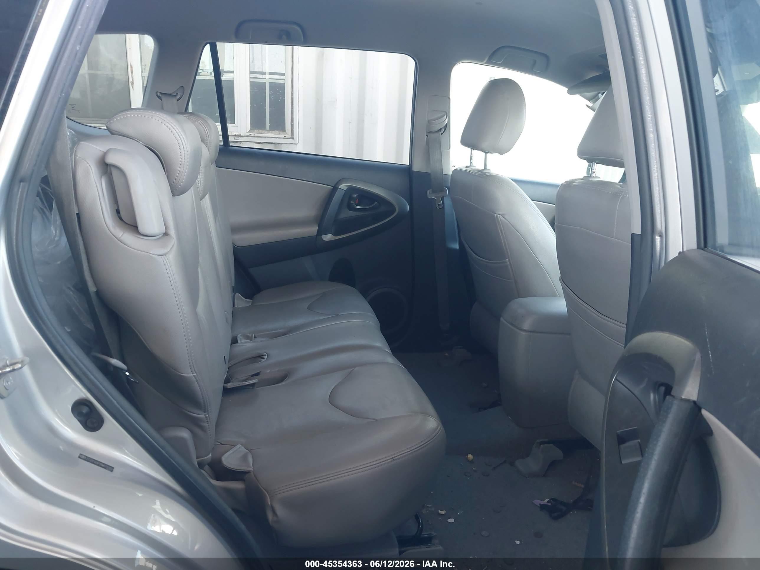 2011 Toyota Rav4   Silver vin: 2T3ZF4DV1BW078384
