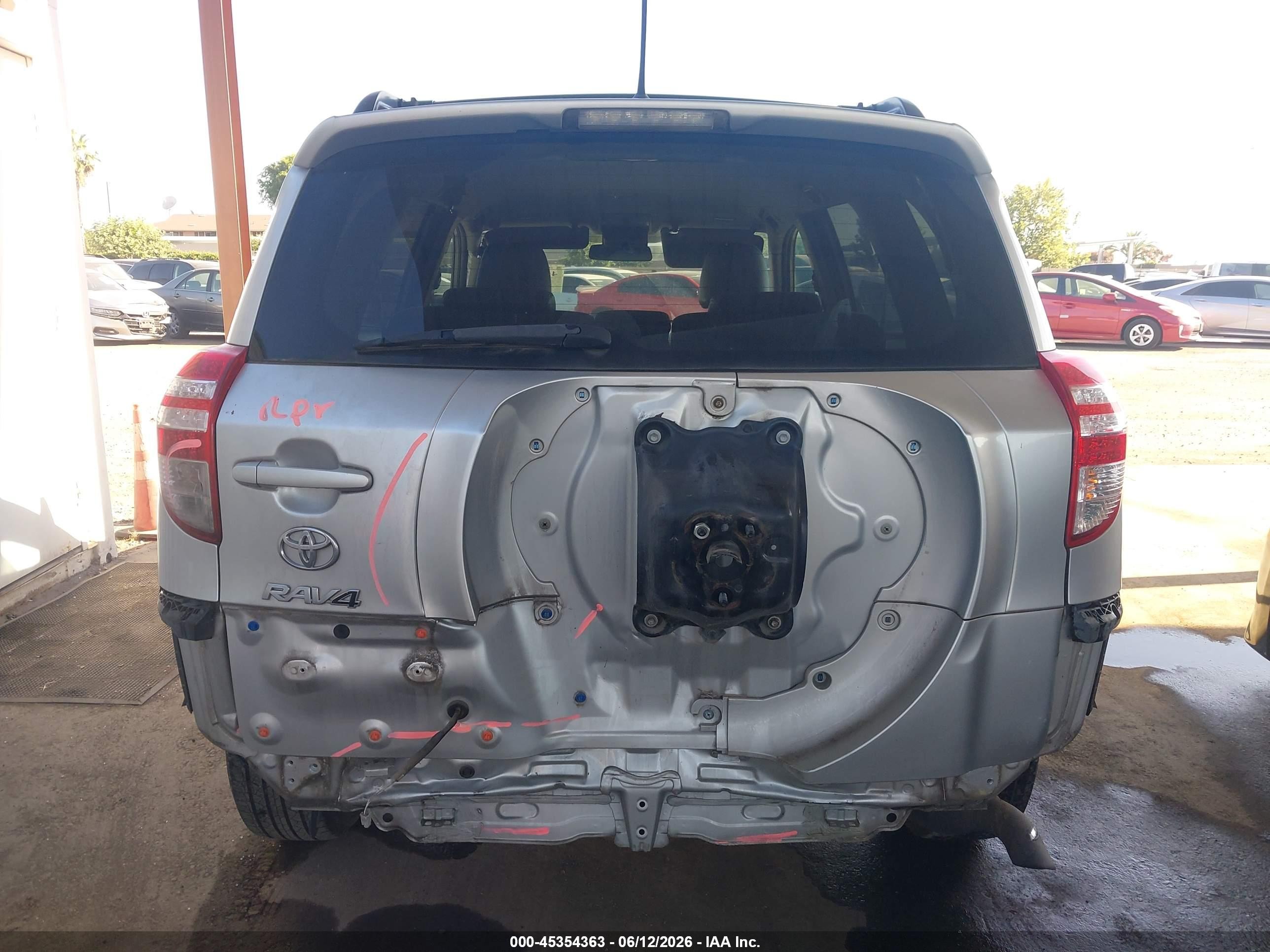2011 Toyota Rav4   Silver vin: 2T3ZF4DV1BW078384