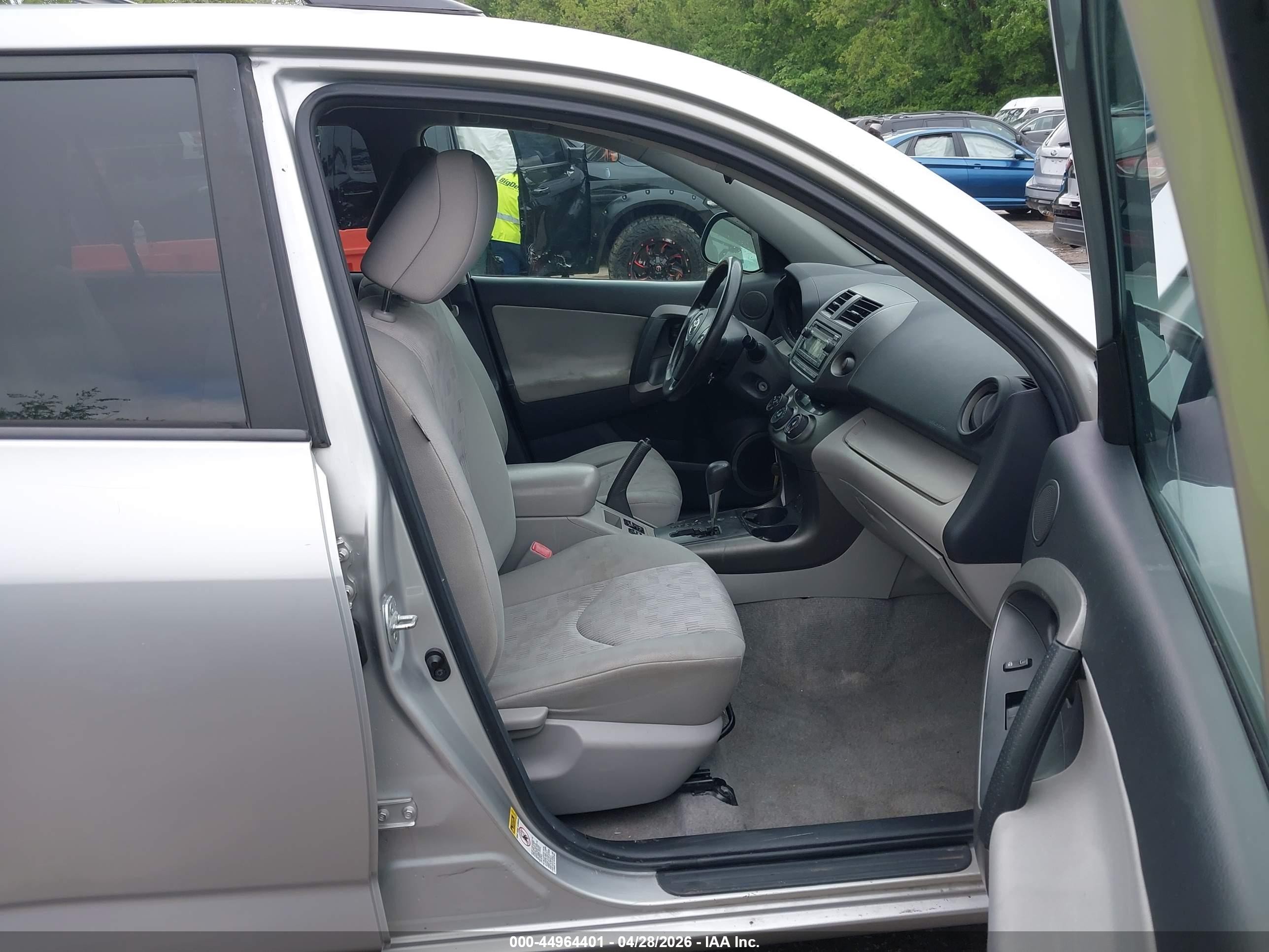 2012 Toyota Rav4   Silver vin: 2T3ZF4DV1CW138455
