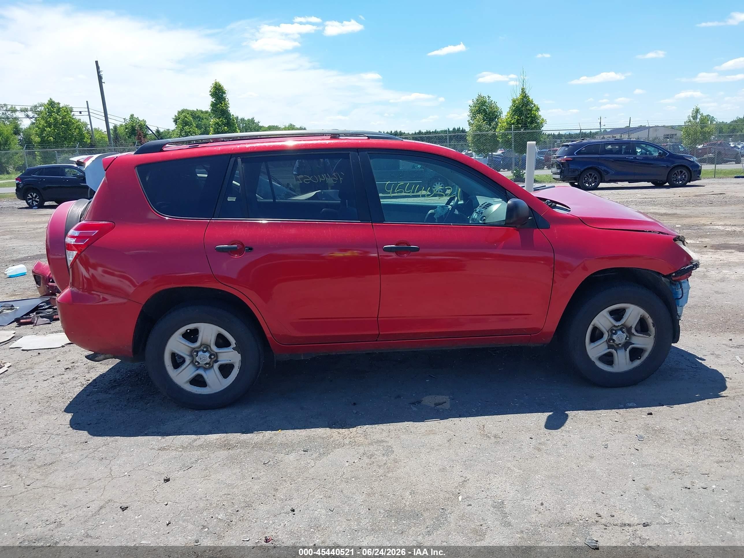 2011 Toyota Rav4   Red vin: 2T3ZF4DV2BW061612
