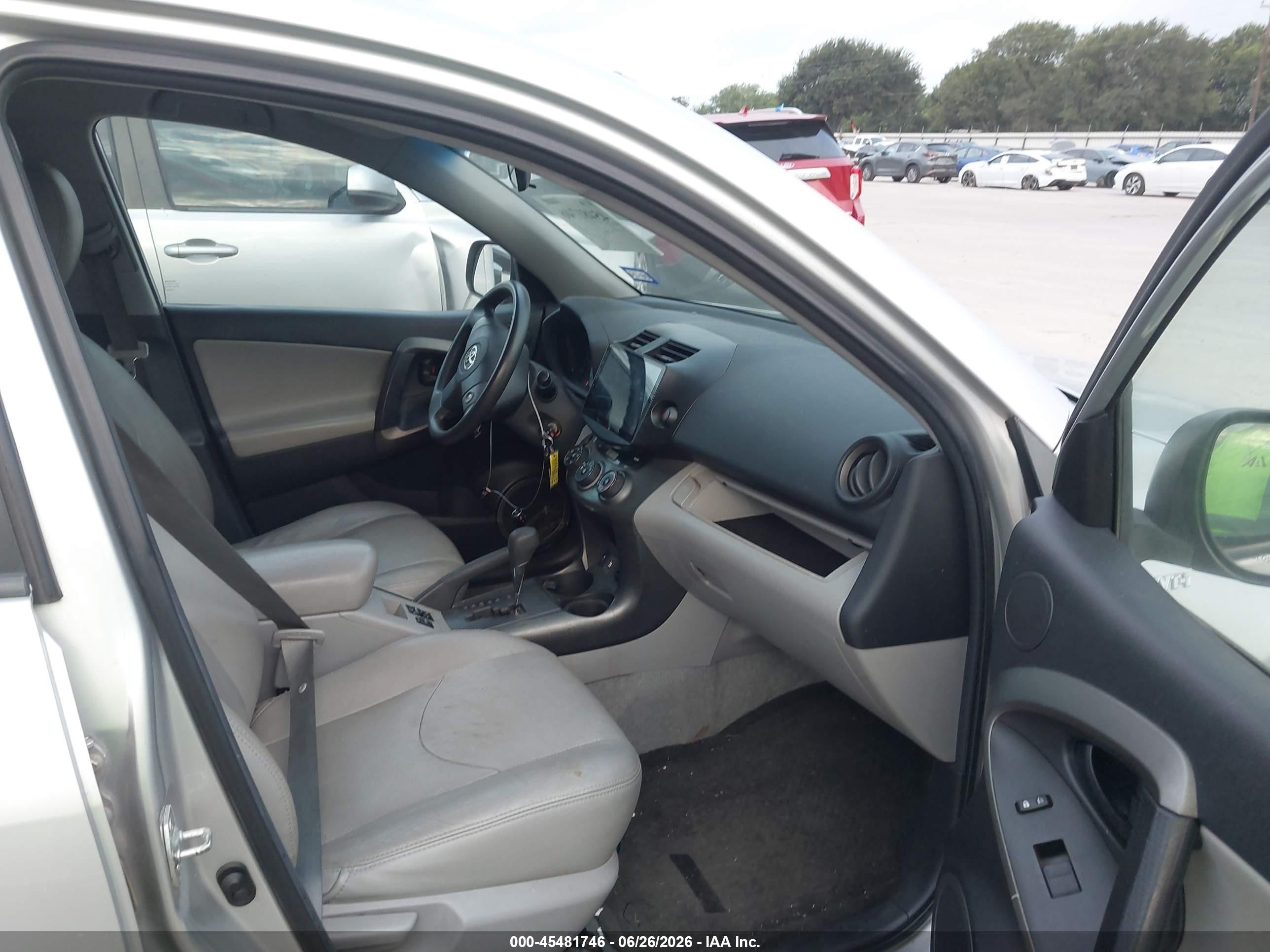 2011 Toyota Rav4   Silver vin: 2T3ZF4DV2BW064736