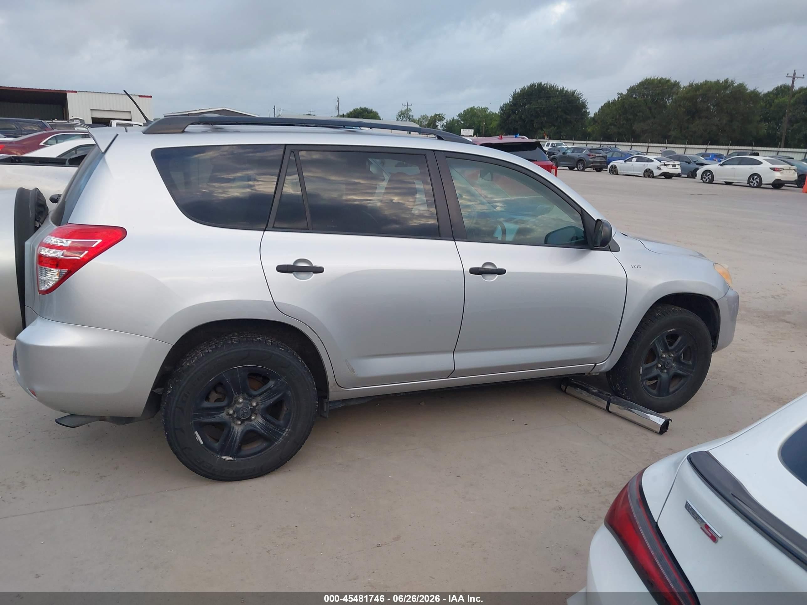 2011 Toyota Rav4   Silver vin: 2T3ZF4DV2BW064736