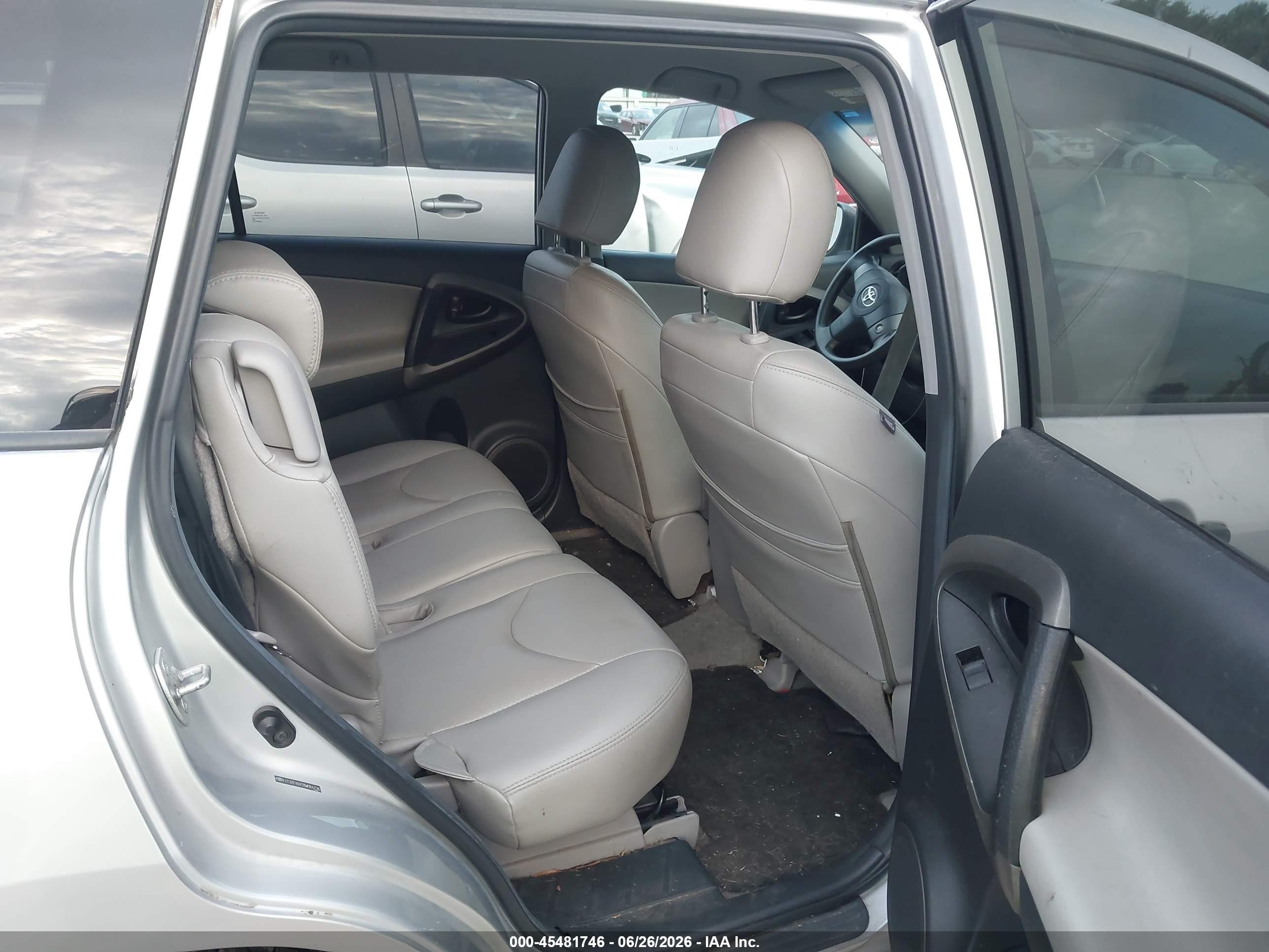 2011 Toyota Rav4   Silver vin: 2T3ZF4DV2BW064736