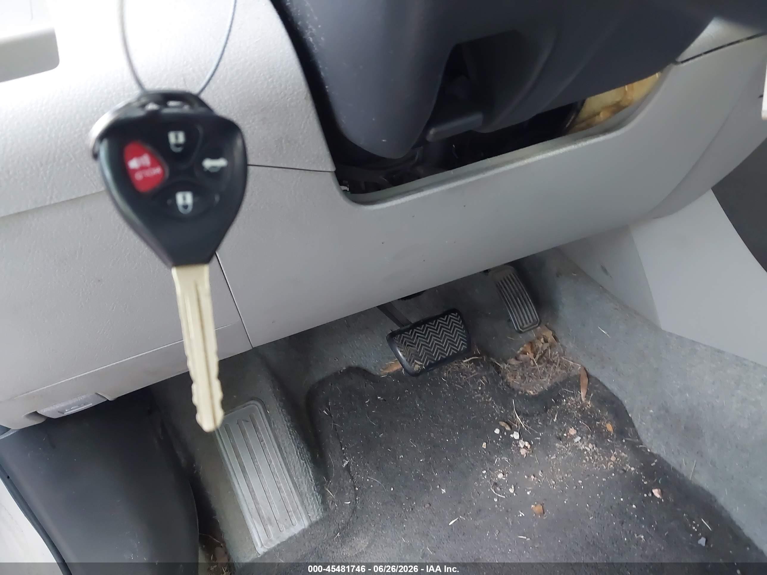 2011 Toyota Rav4   Silver vin: 2T3ZF4DV2BW064736