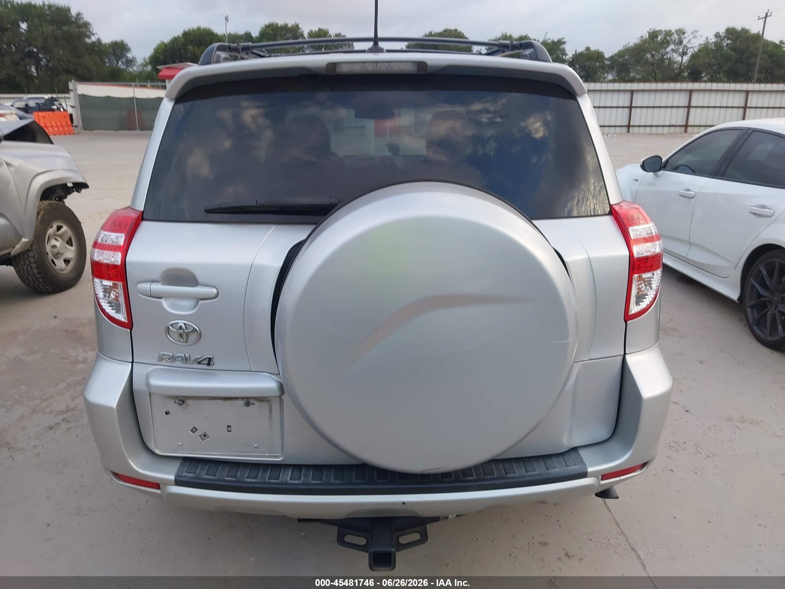 2011 Toyota Rav4   Silver vin: 2T3ZF4DV2BW064736