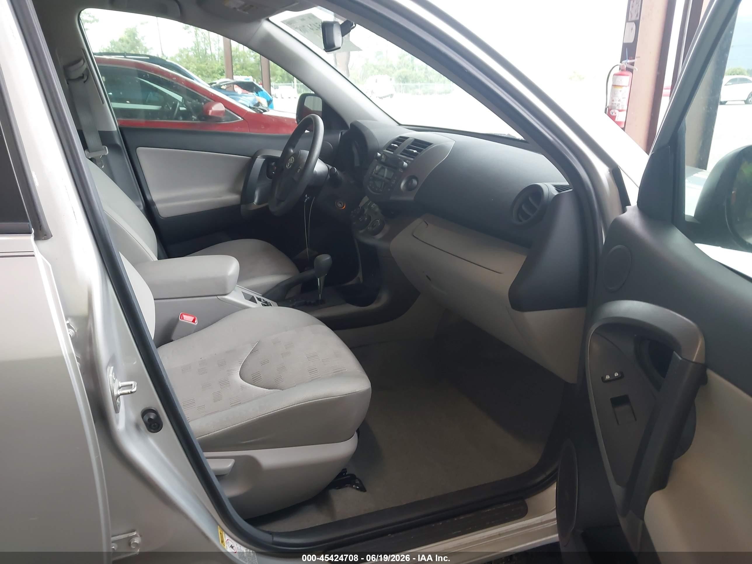 2011 Toyota Rav4   Silver vin: 2T3ZF4DV2BW082718