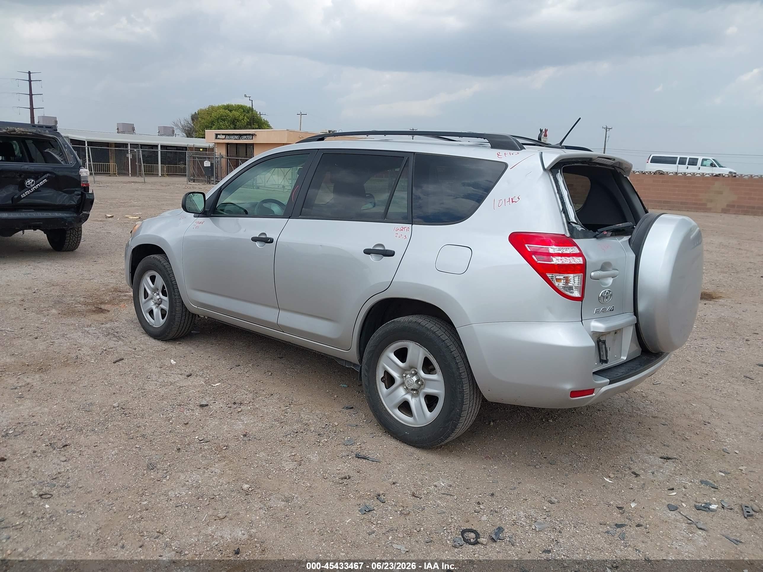 2011 Toyota Rav4   Silver vin: 2T3ZF4DV2BW086011