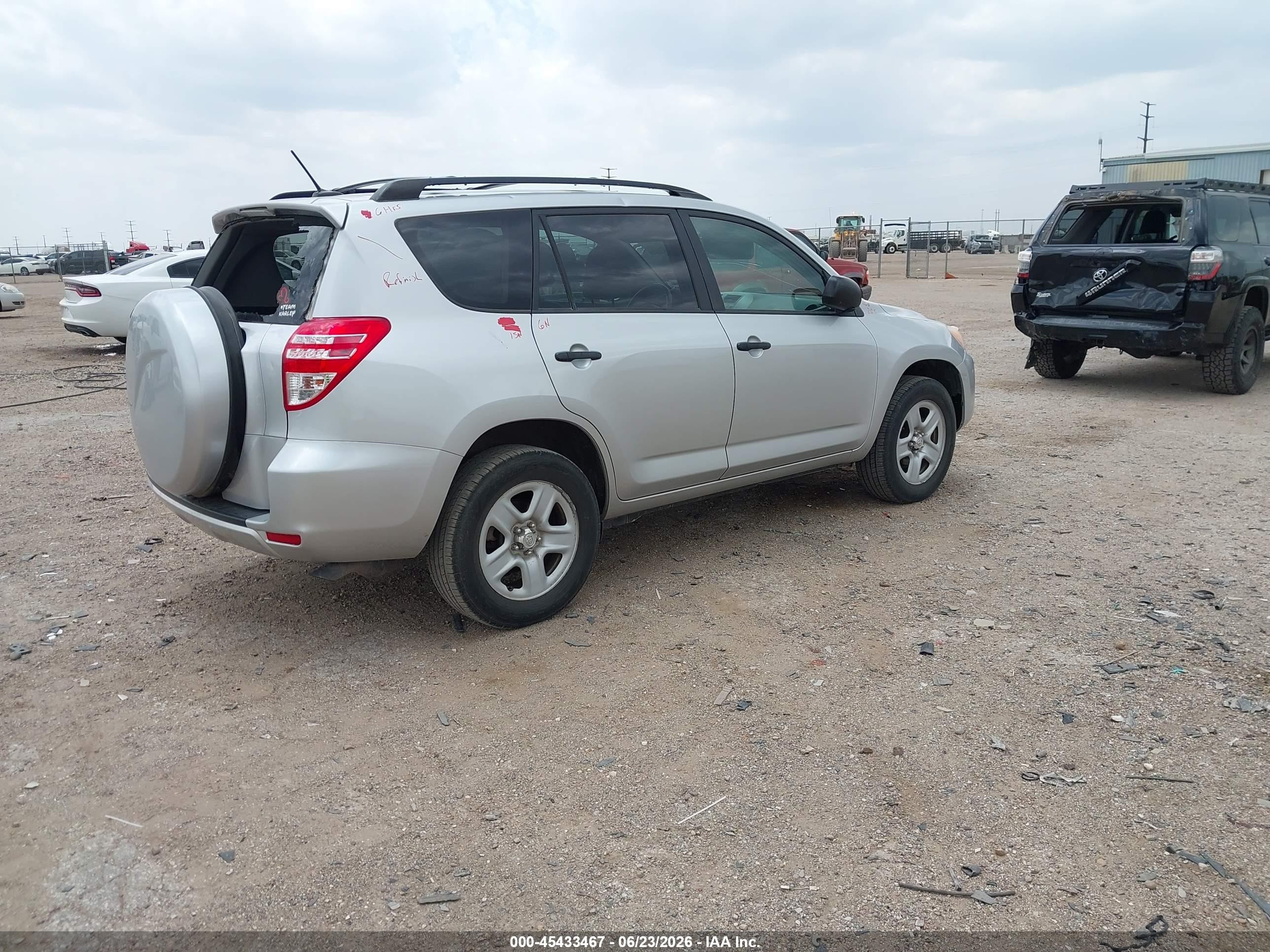 2011 Toyota Rav4   Silver vin: 2T3ZF4DV2BW086011