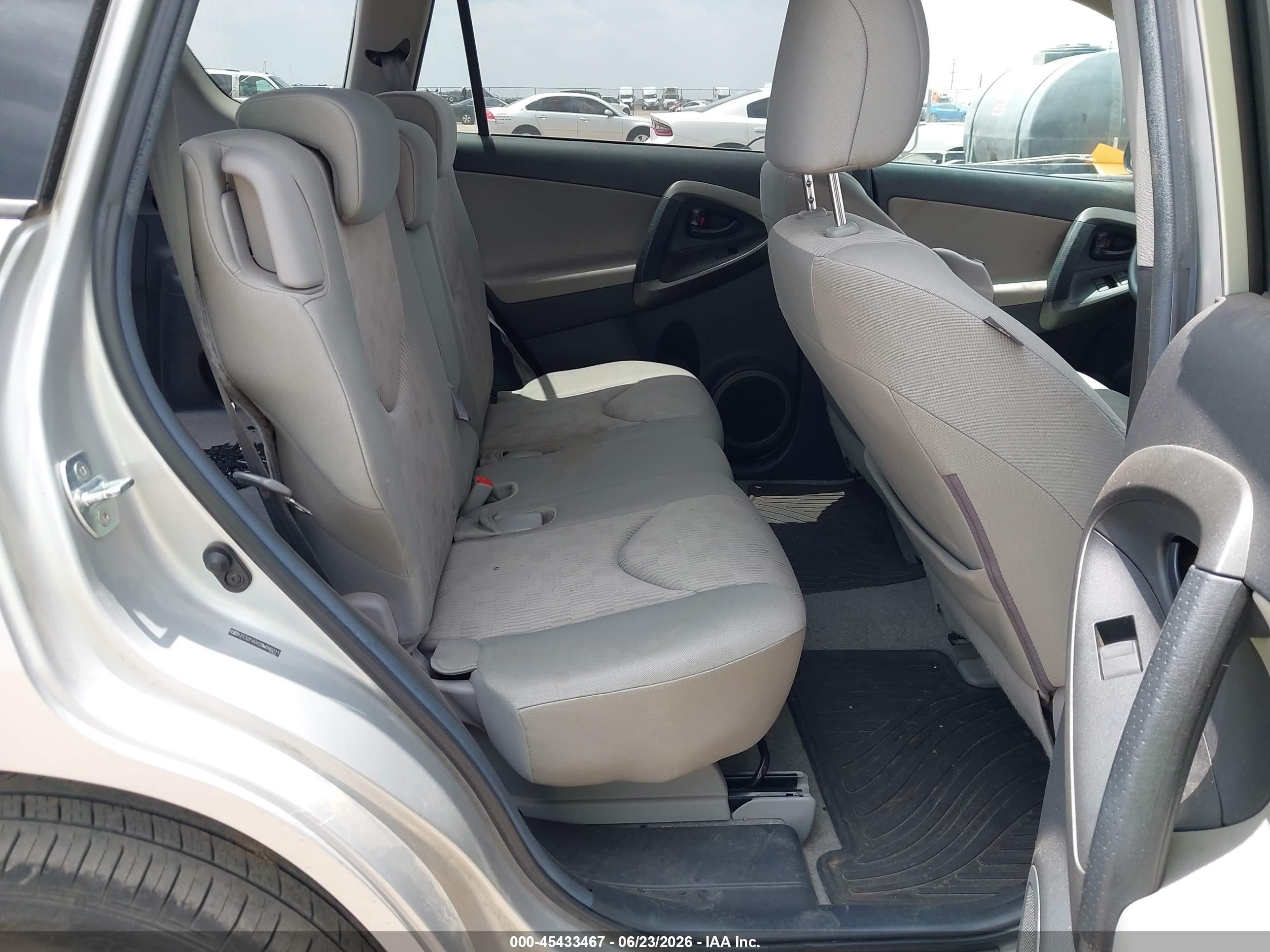 2011 Toyota Rav4   Silver vin: 2T3ZF4DV2BW086011