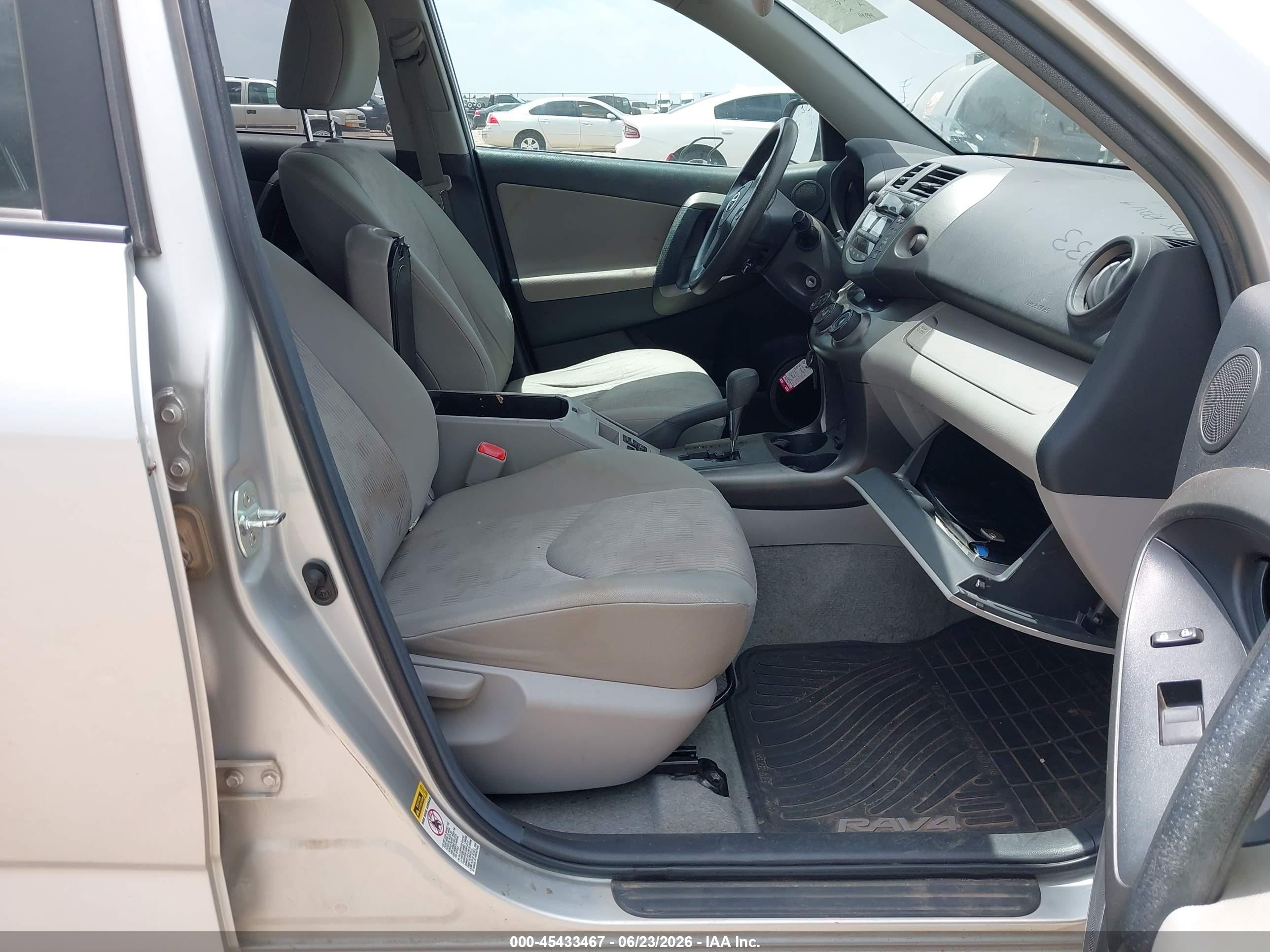 2011 Toyota Rav4   Silver vin: 2T3ZF4DV2BW086011
