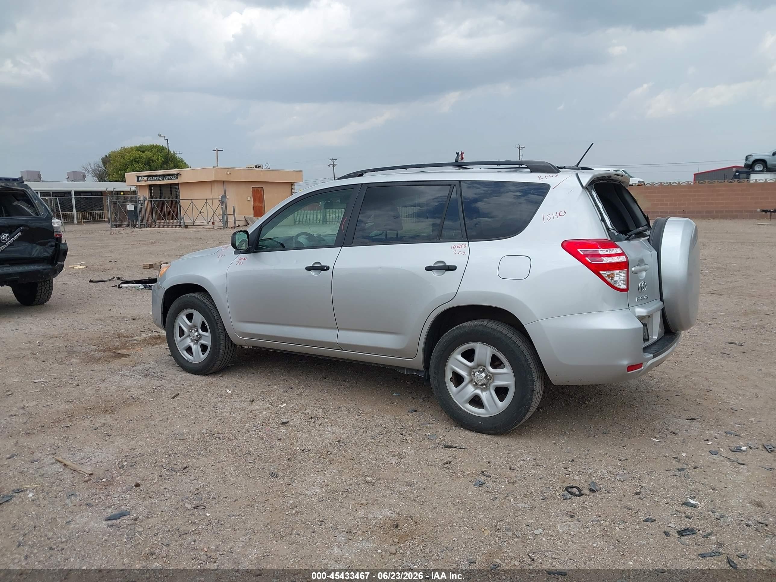 2011 Toyota Rav4   Silver vin: 2T3ZF4DV2BW086011