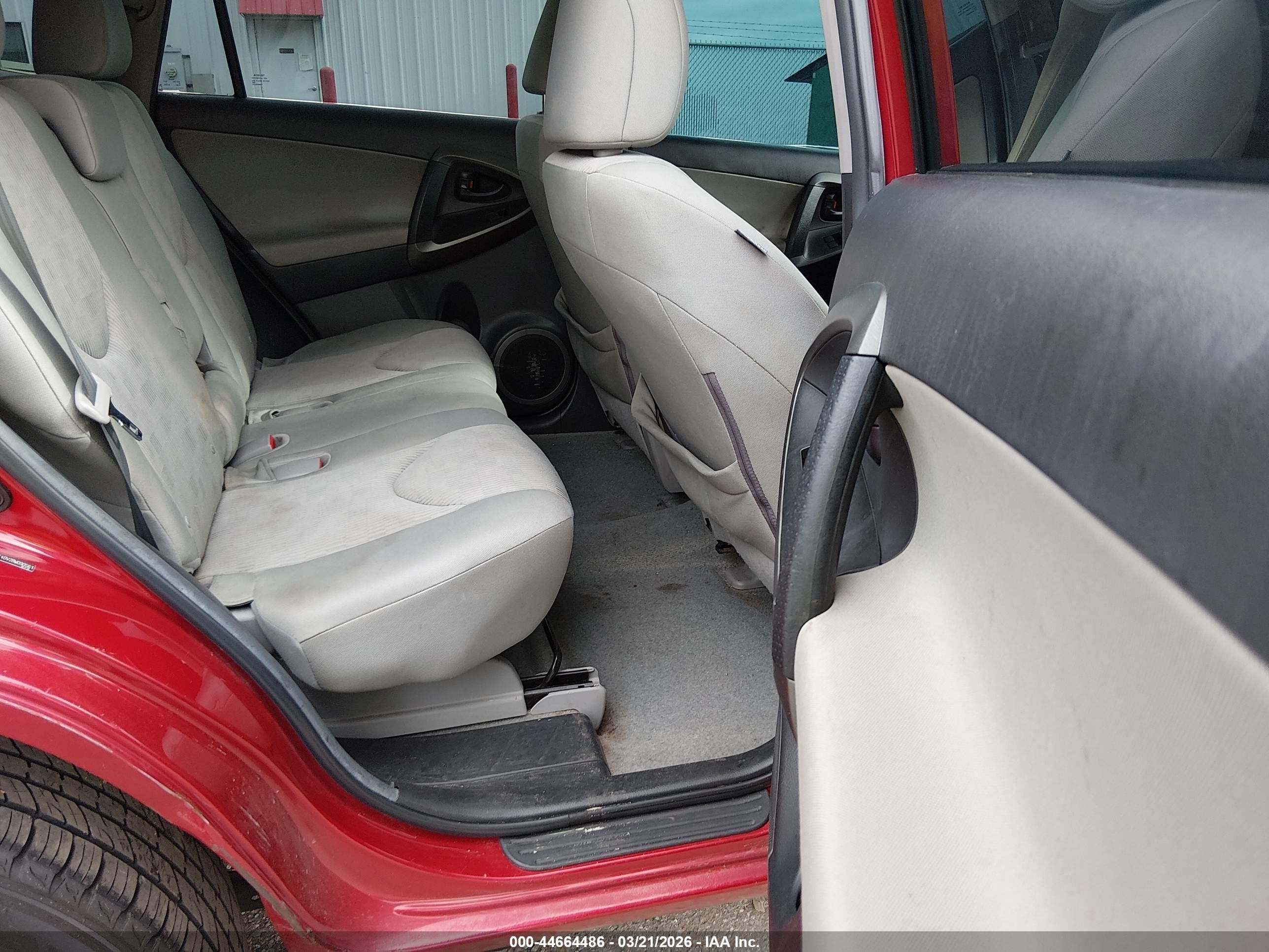 2011 Toyota Rav4 Red vin: 2T3ZF4DV2BW090561