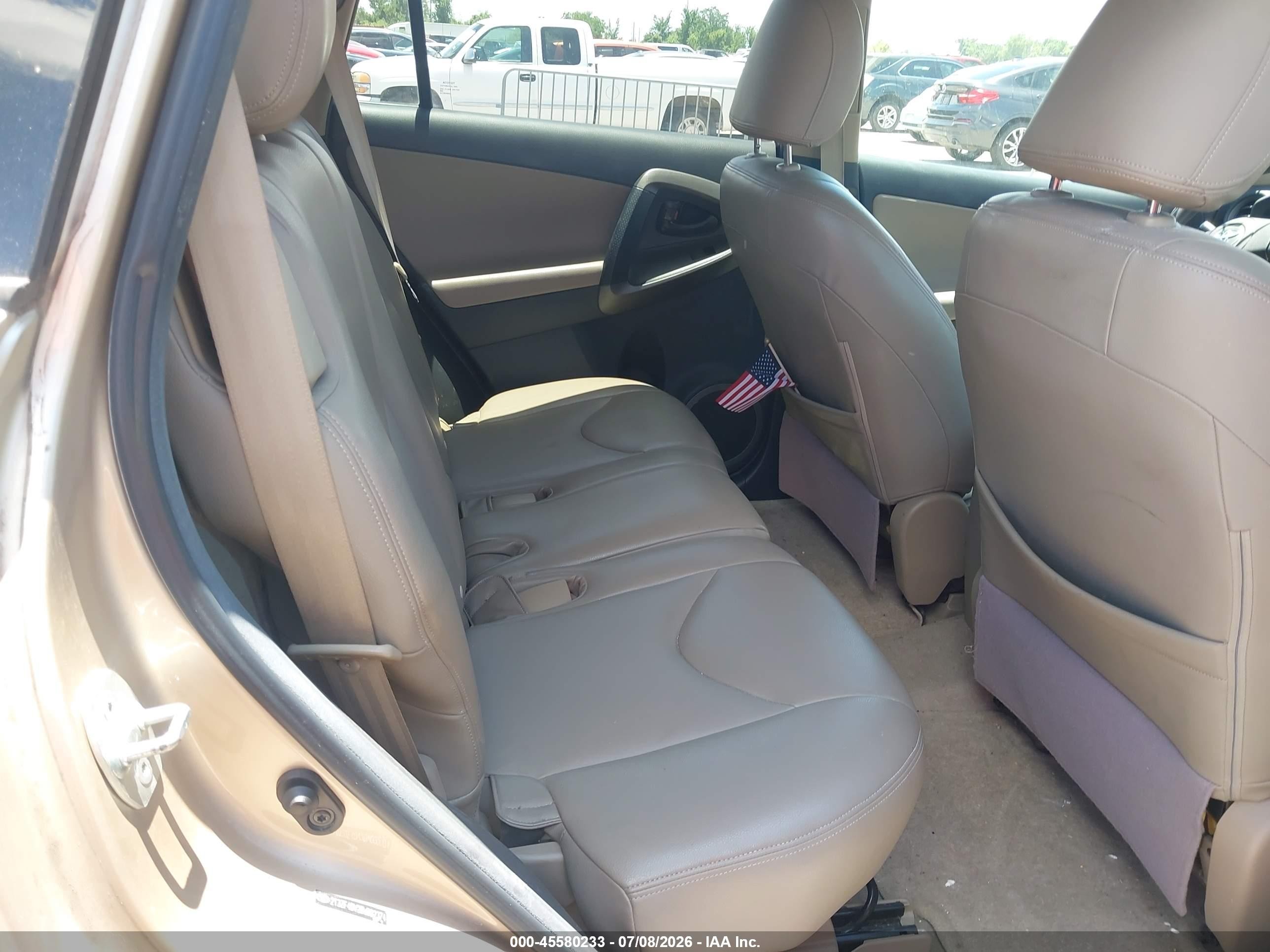 2011 Toyota Rav4   Gold vin: 2T3ZF4DV2BW092374