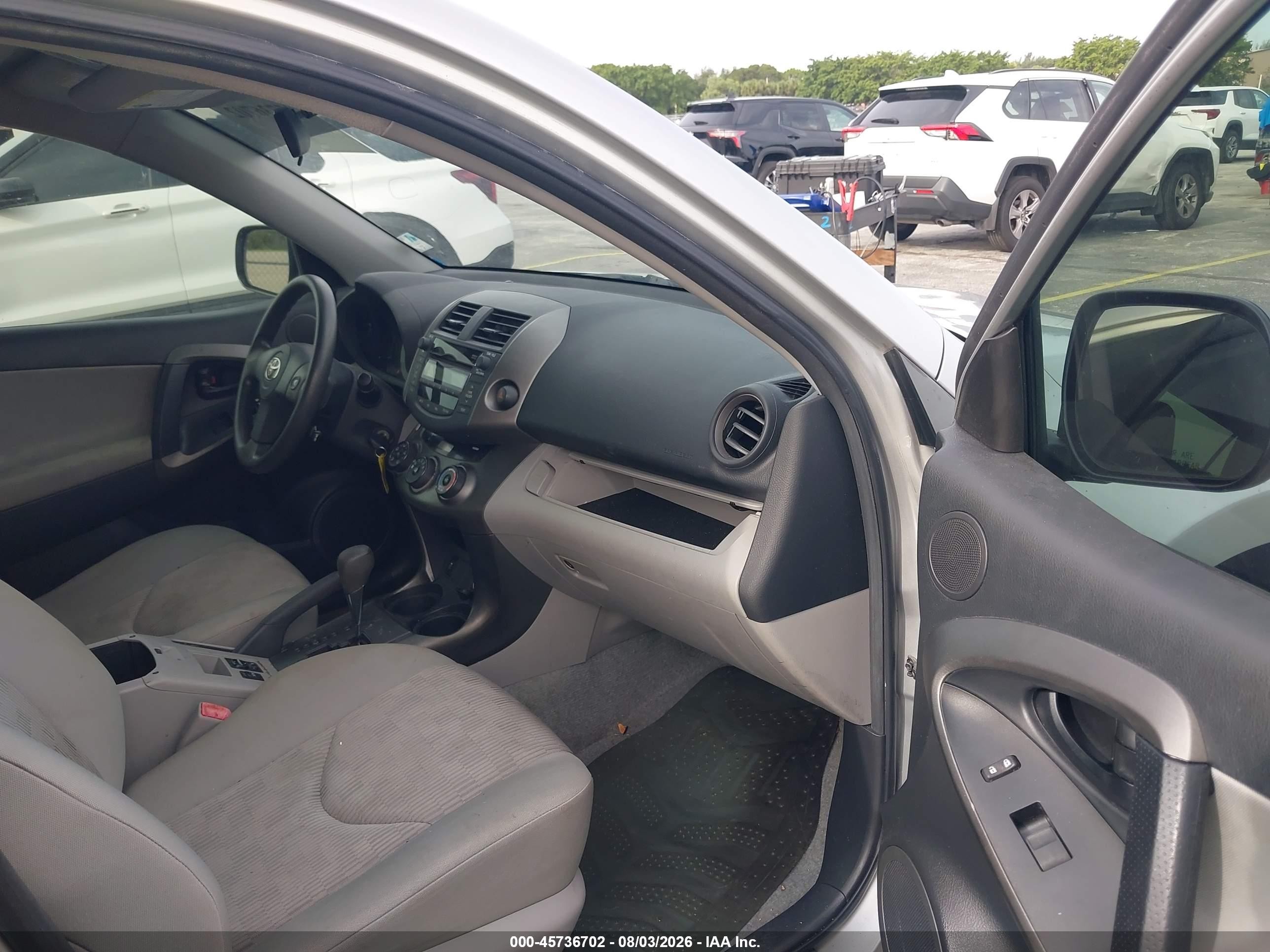 2011 Toyota Rav4   Silver vin: 2T3ZF4DV3BW064244