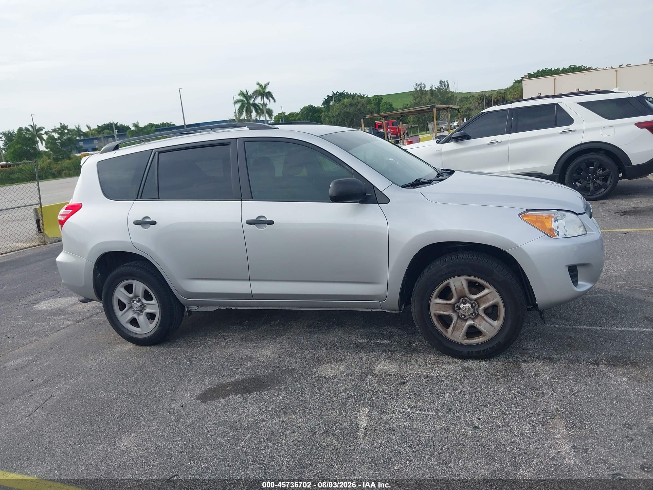 2011 Toyota Rav4   Silver vin: 2T3ZF4DV3BW064244
